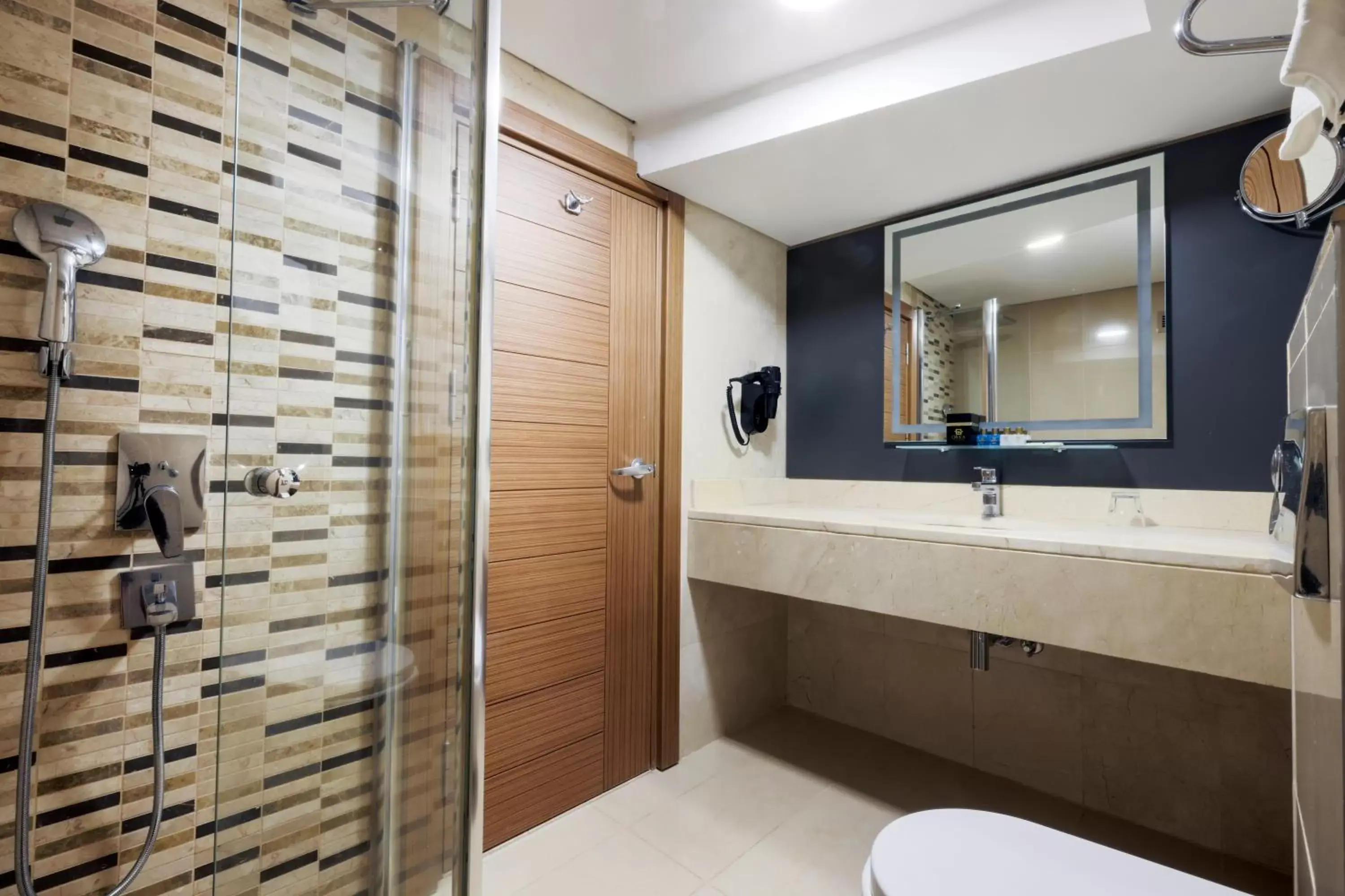 Toilet, Bathroom in Orka Royal Hotel & Spa