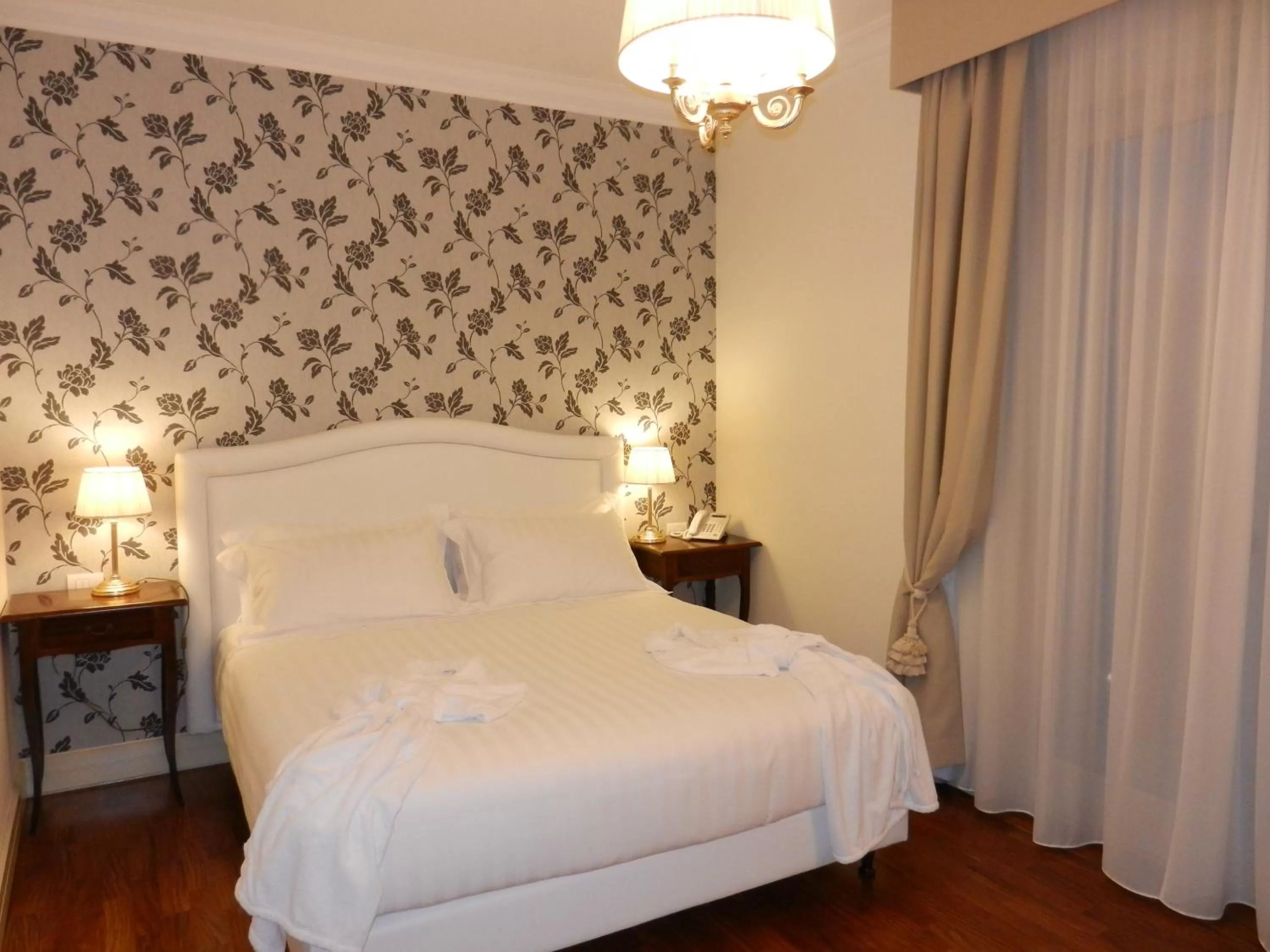 Photo of the whole room, Bed in Hotel Villa Michelangelo