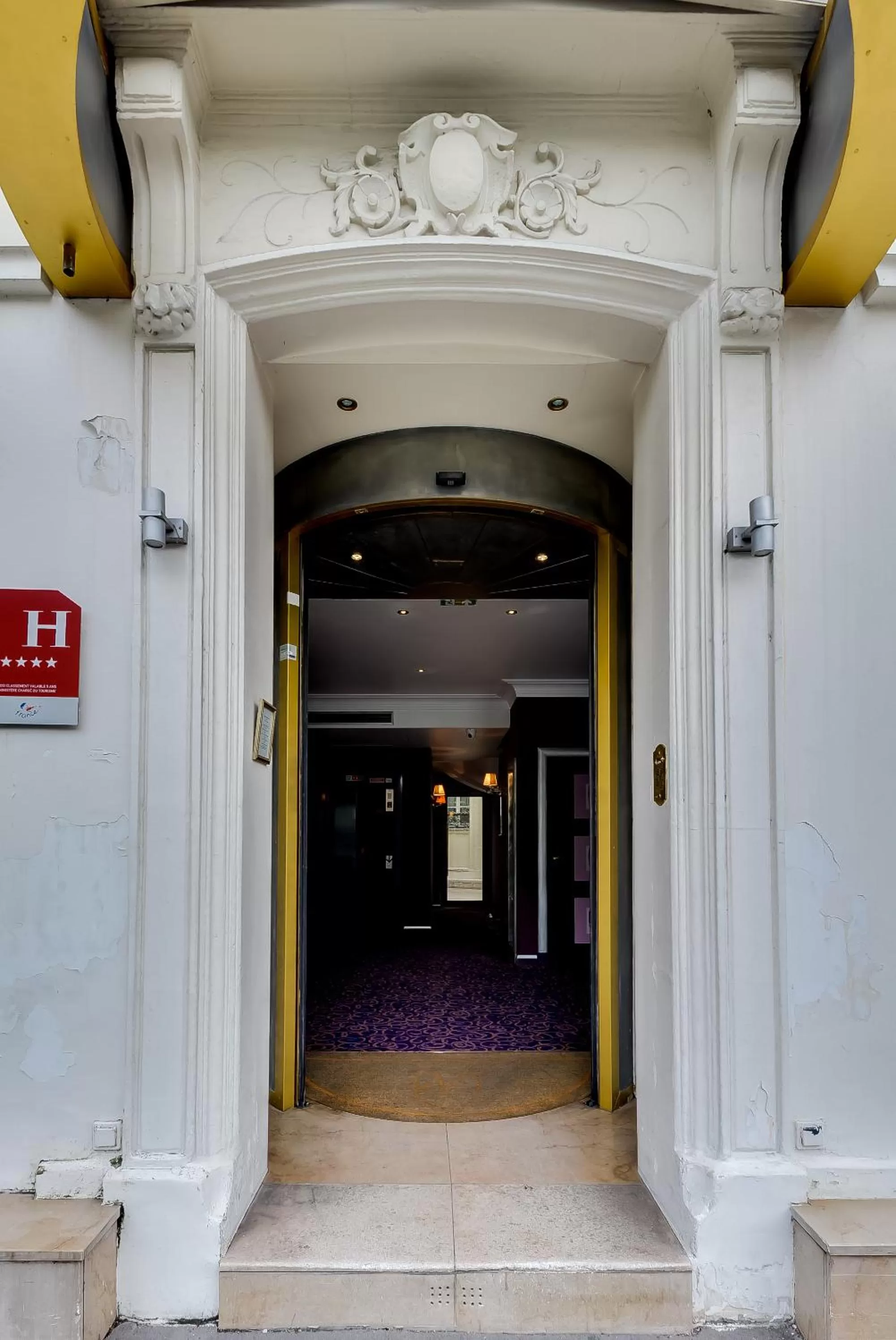 Facade/entrance in Villa Lutèce Port Royal