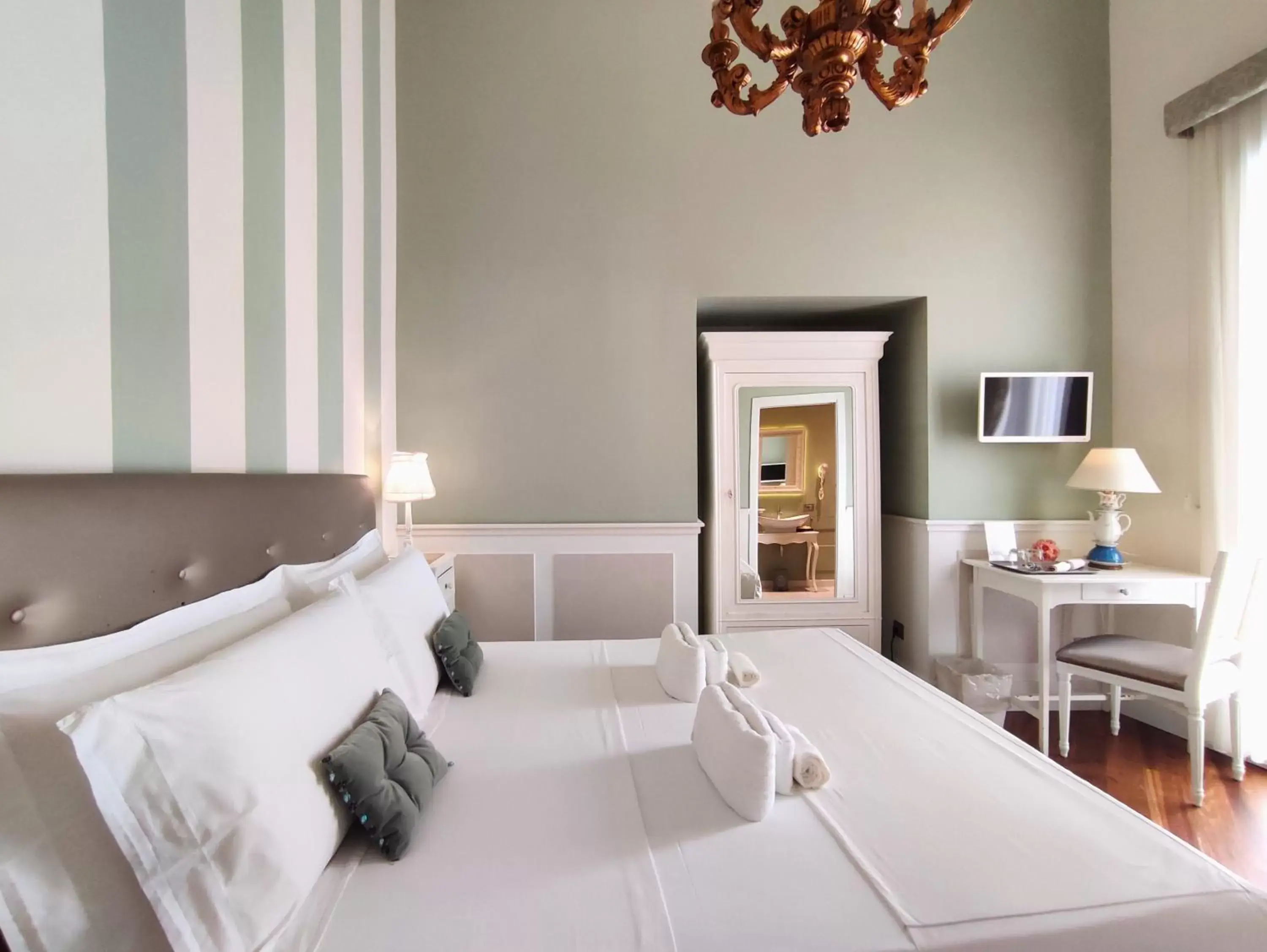 Bedroom, Bed in Dimora Bellini by Hotel Bellini sas