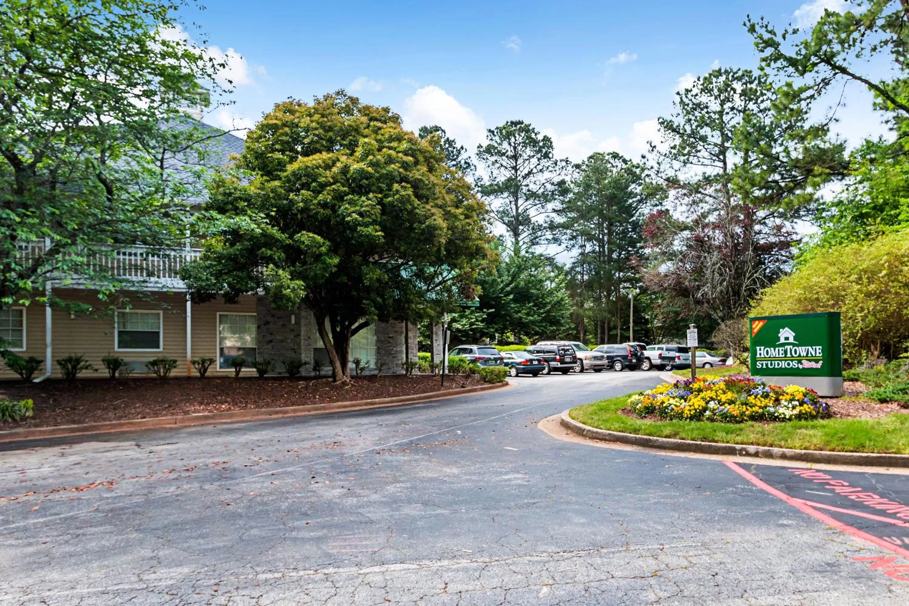 Property building in HomeTowne Studios by Red Roof Atlanta – Lawrenceville