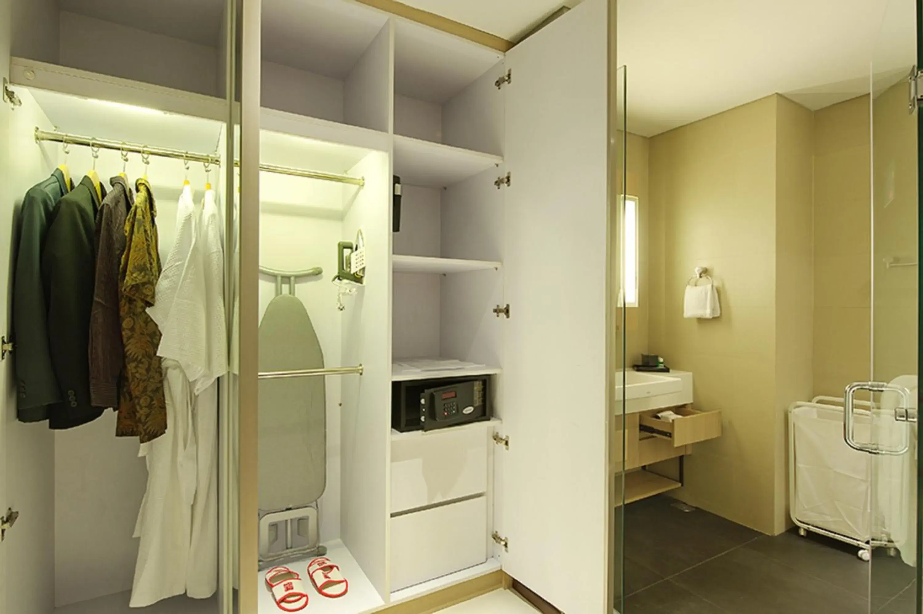 Bathroom in Ra Premiere Simatupang Jakarta