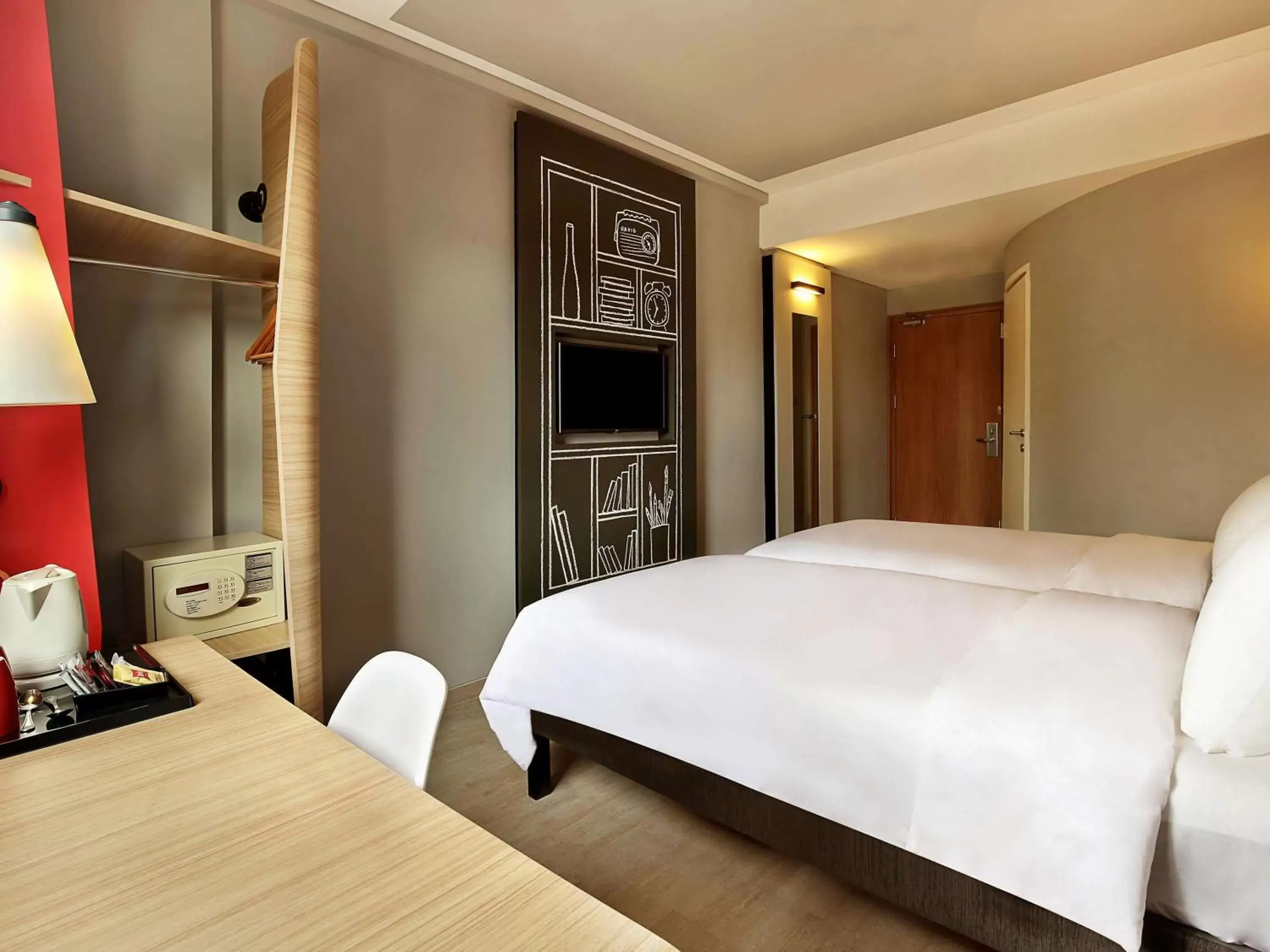 Photo of the whole room, Bed in ibis Bali Legian Street