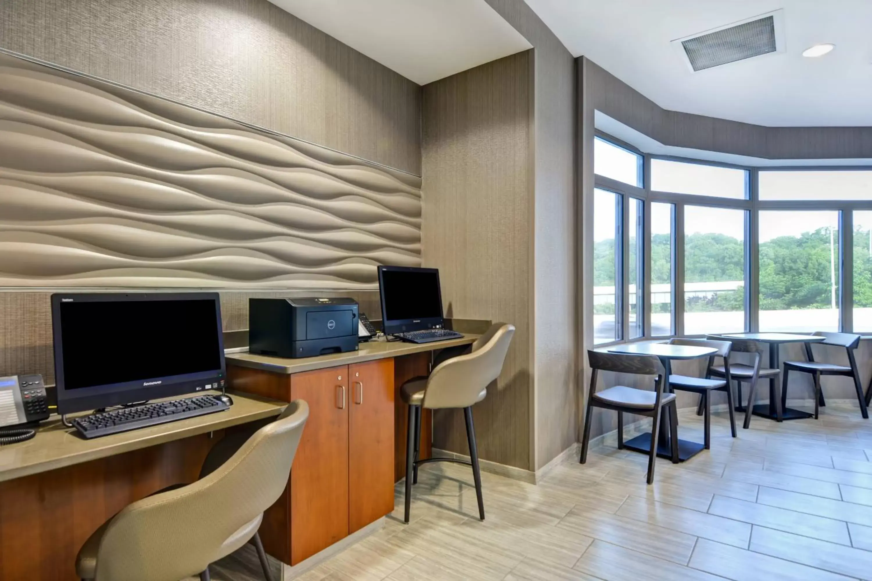 Business facilities in SpringHill Suites by Marriott Cincinnati Midtown