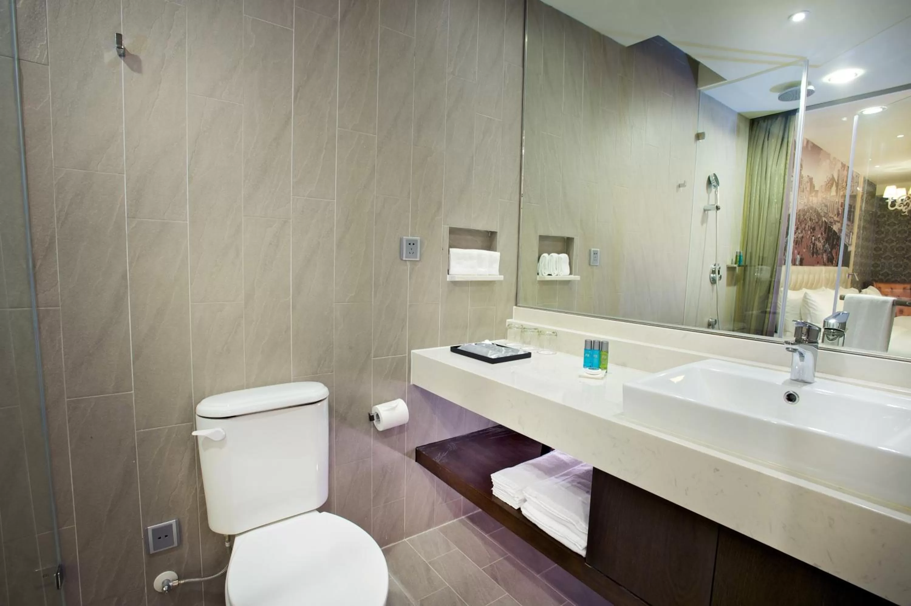 Toilet in FX Hotel Tainan