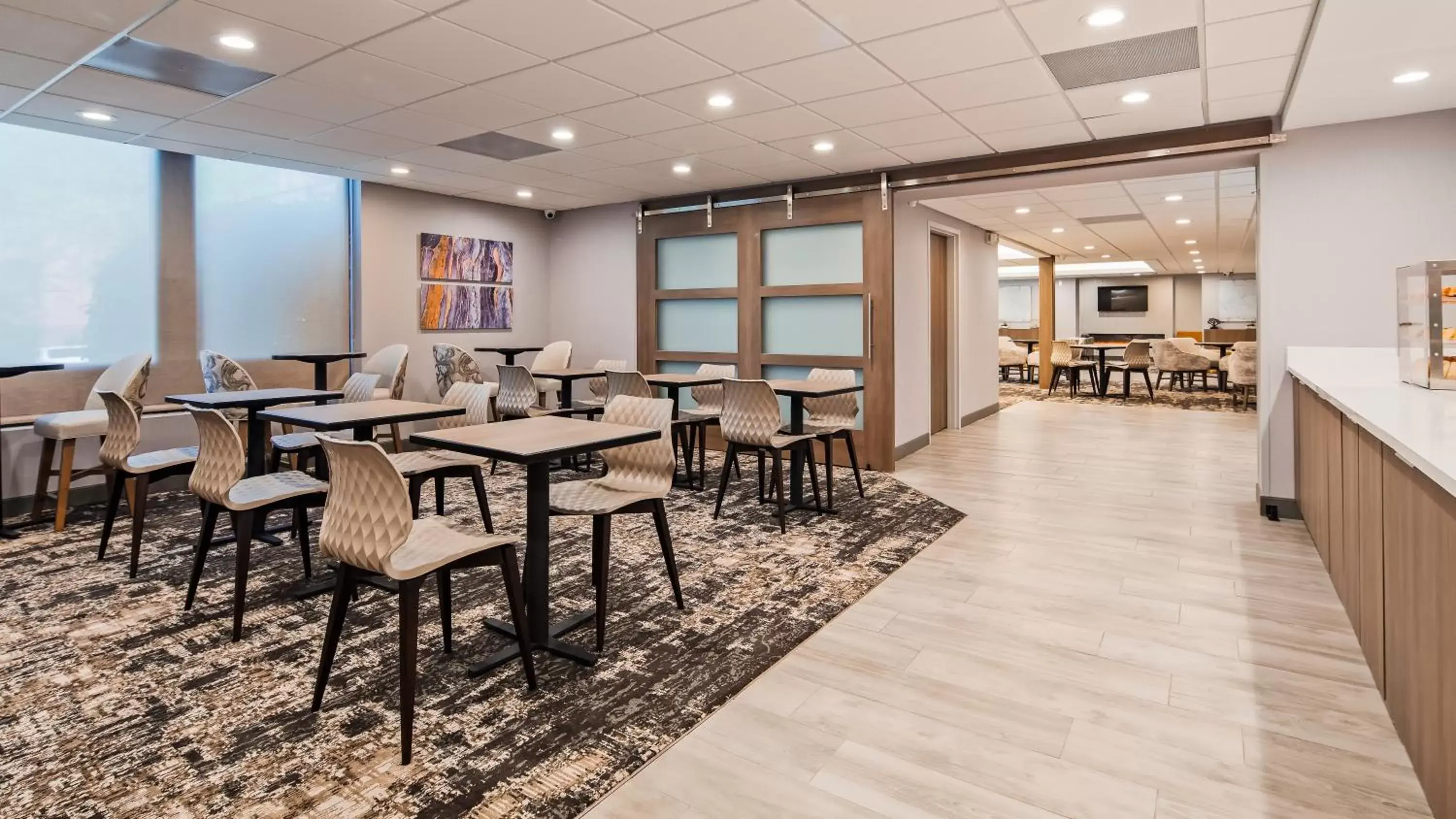 Lobby or reception, Restaurant/Places to Eat in SureStay Plus Hotel by Best Western Chicago Lombard