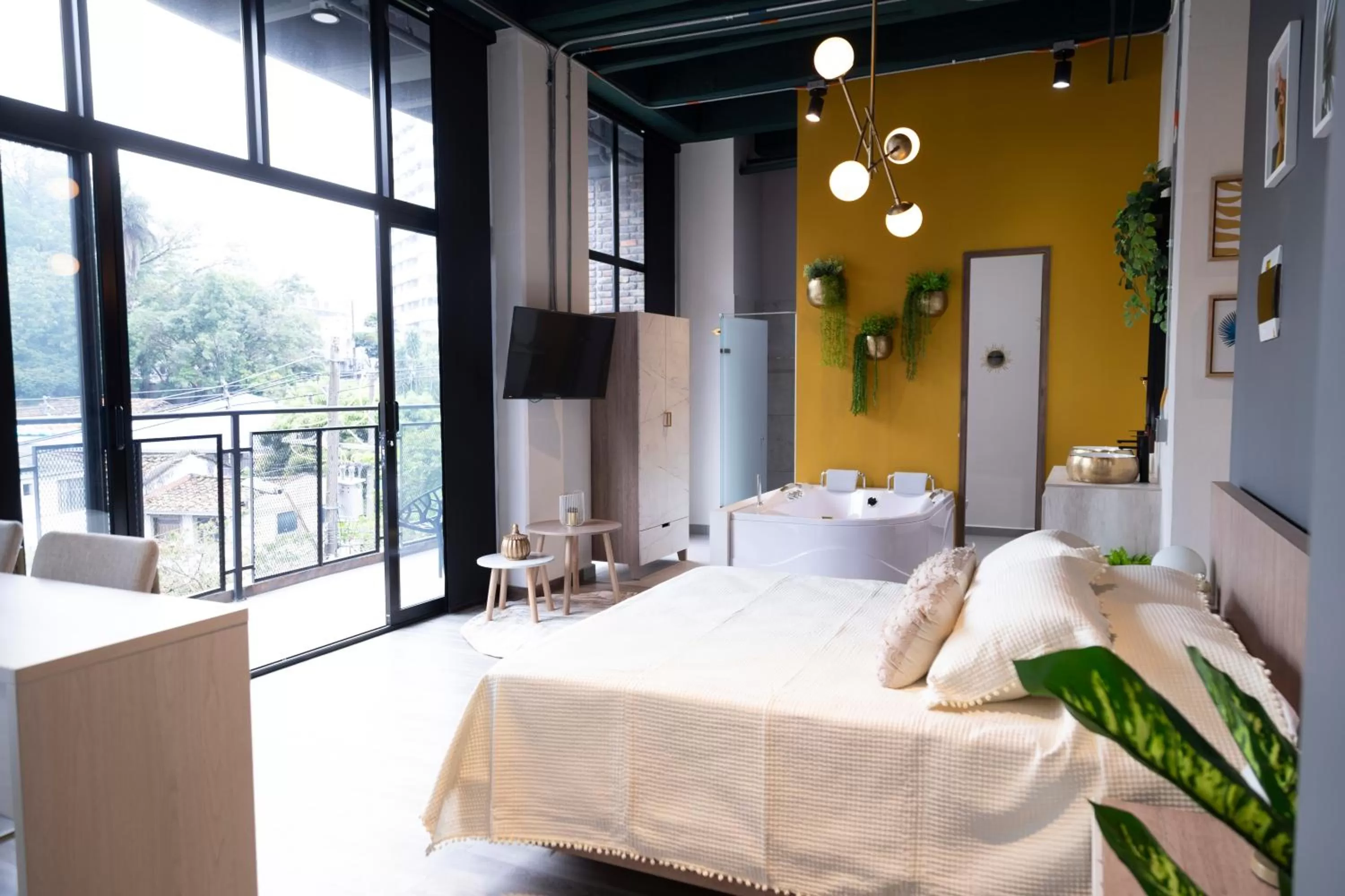 Photo of the whole room, Bed in Royal Living Poblado