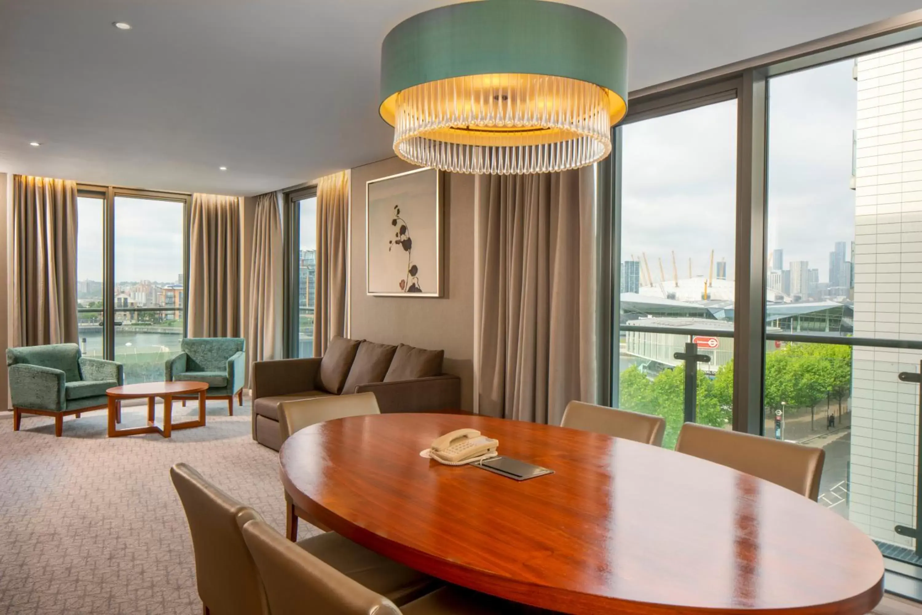 Living room, Dining Area in Crowne Plaza London - Docklands, an IHG Hotel
