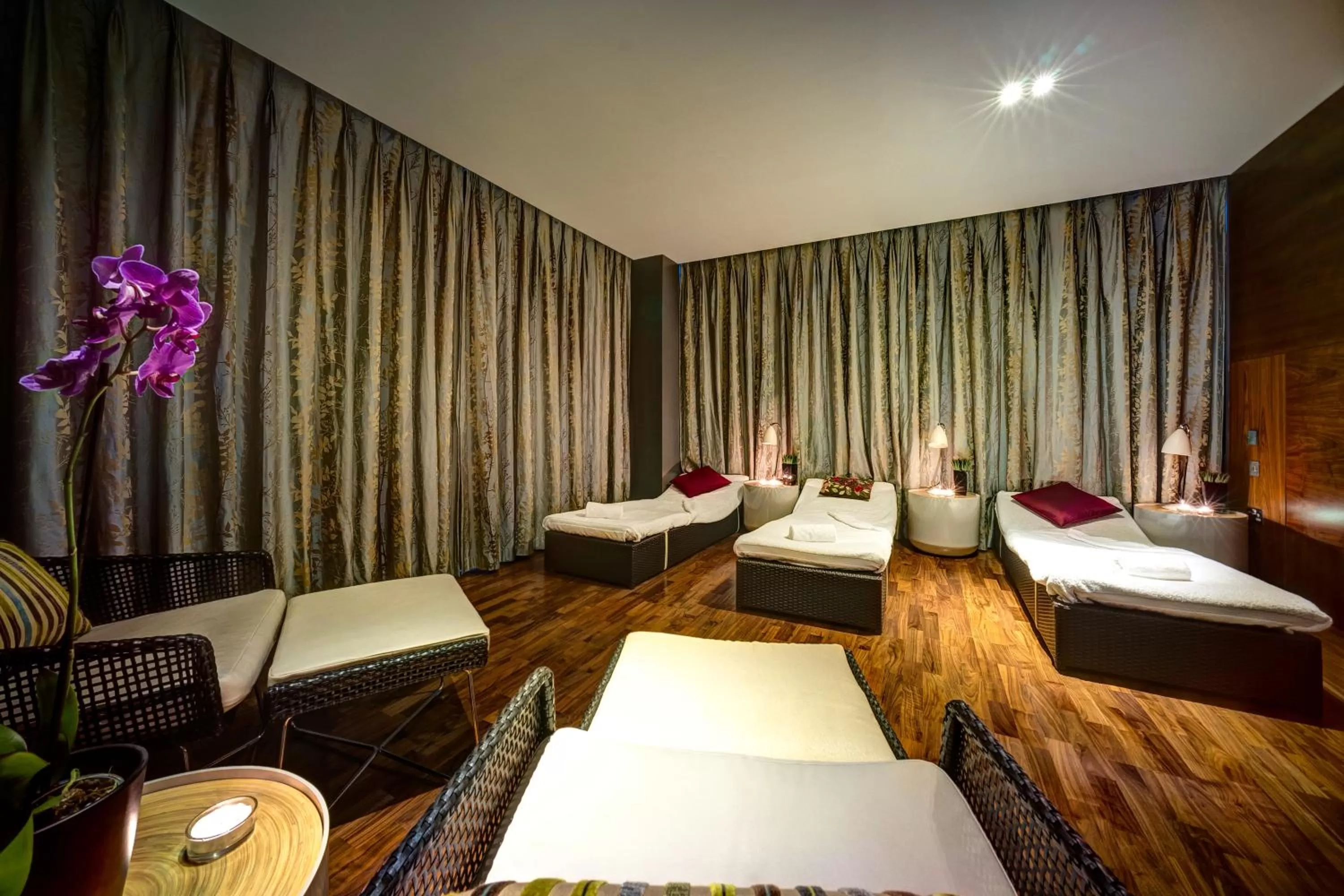 Spa and wellness centre/facilities, Bed in Apex Waterloo Place Hotel