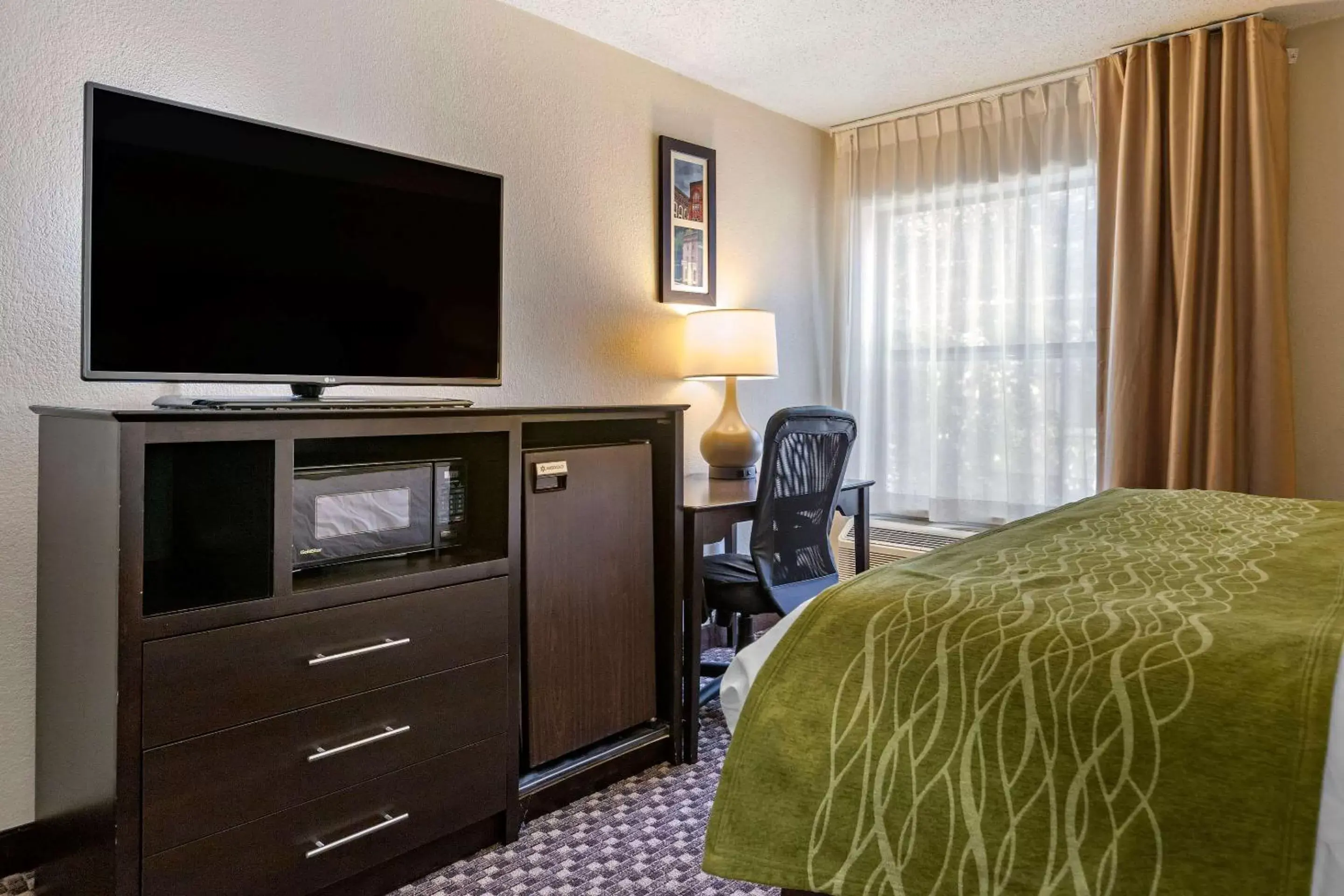 Photo of the whole room, TV/Entertainment Center in Comfort Inn Wings Stadium