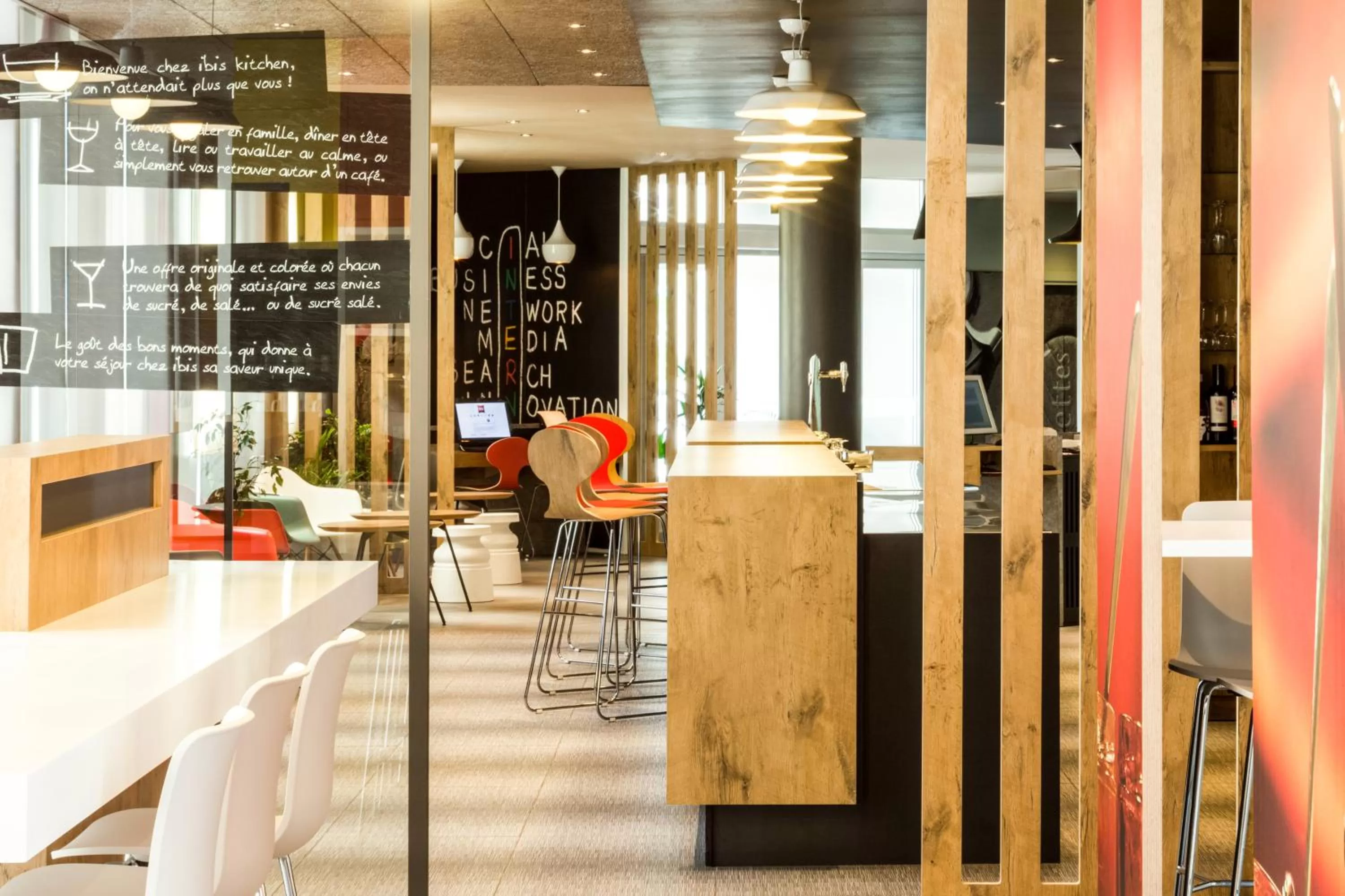 Lounge or bar in Ibis Sevilla