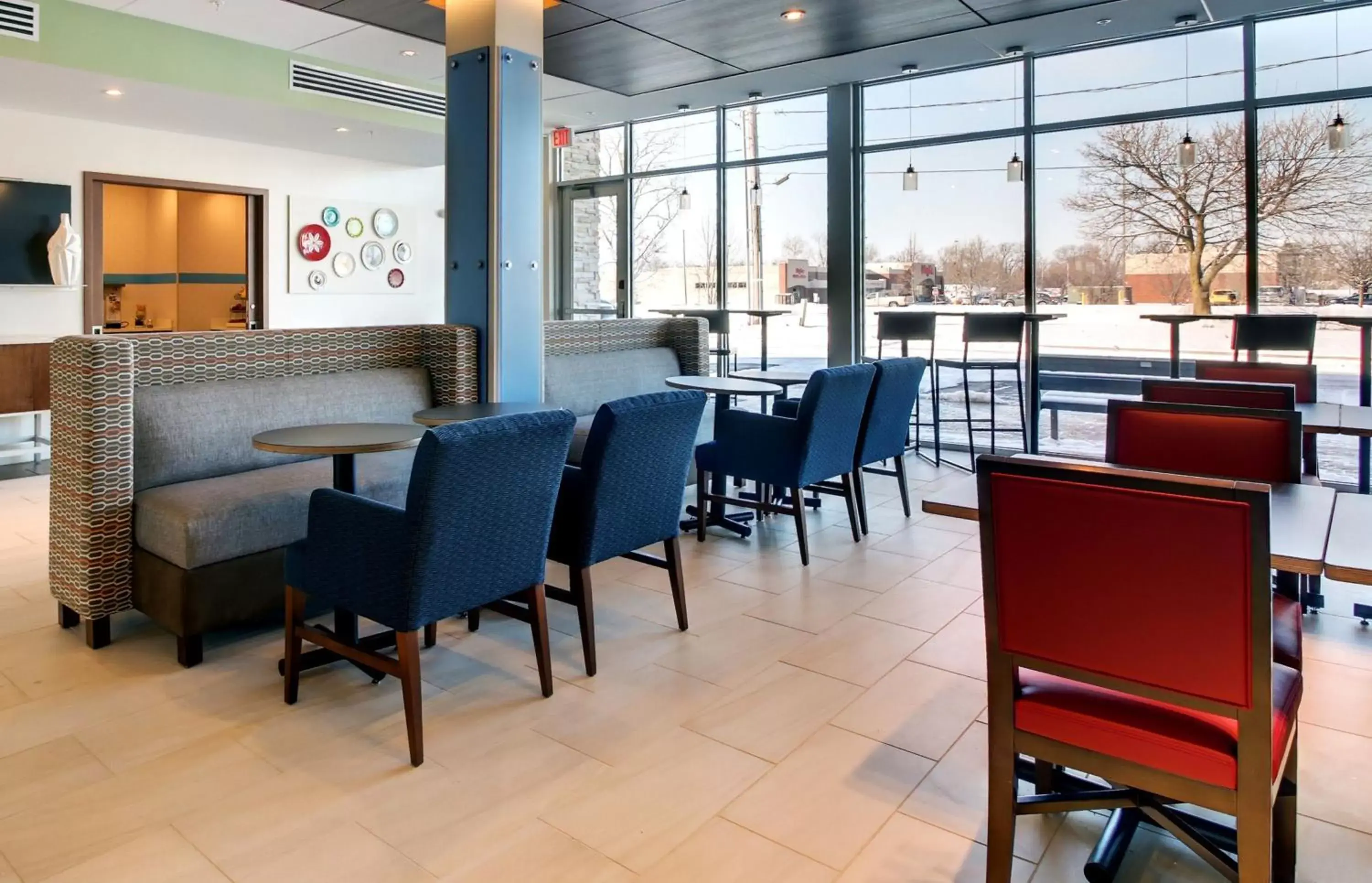 Breakfast, Restaurant/Places to Eat in Holiday Inn Express & Suites Galesburg, an IHG Hotel