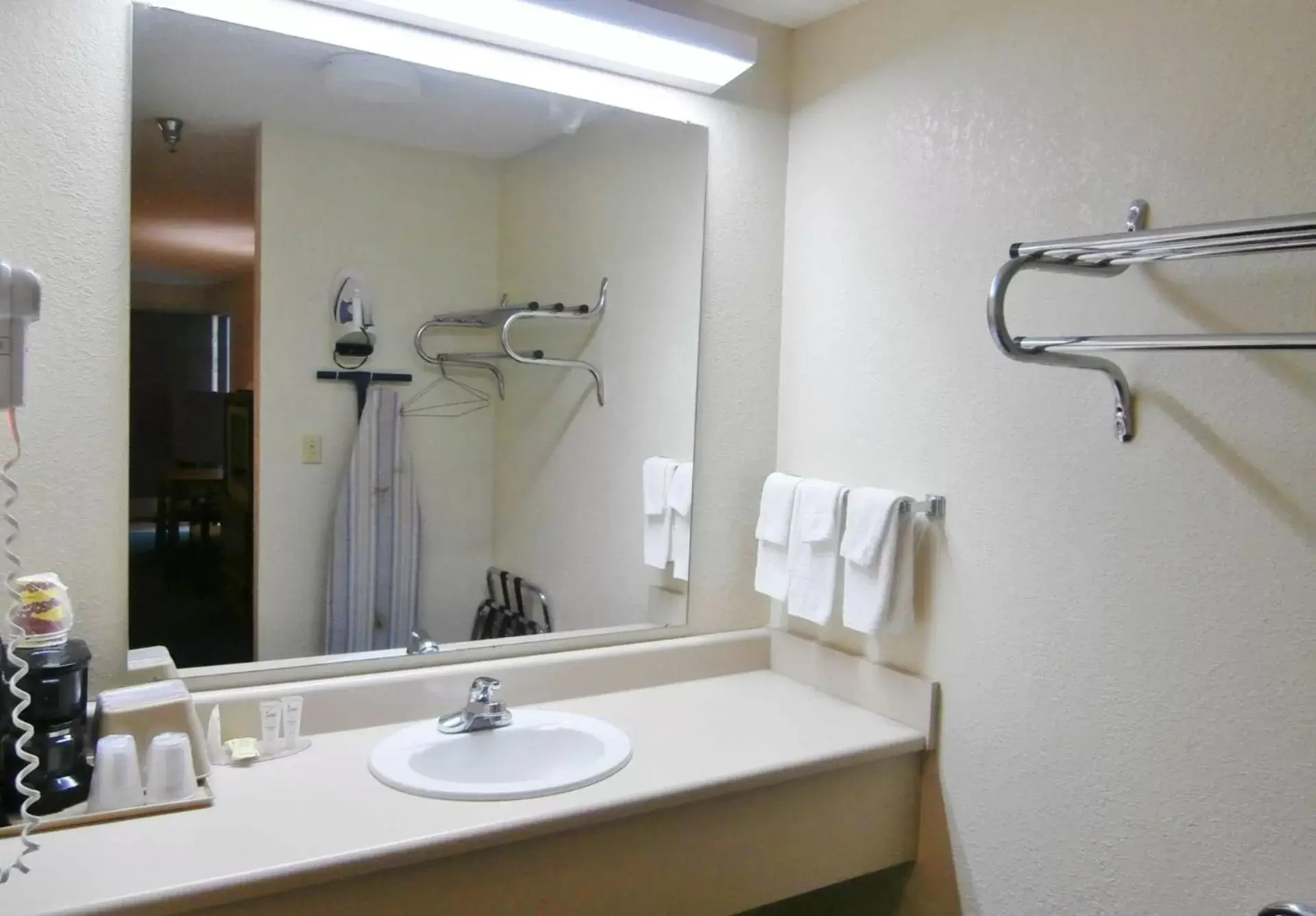 Bathroom in Country Hearth Inn & Suites Dawson