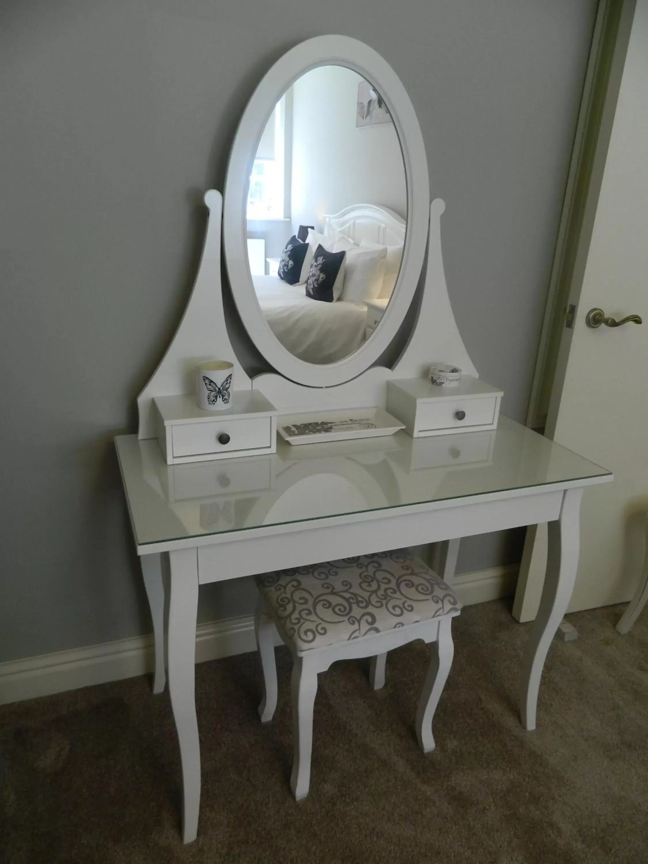 Bedroom, Bathroom in Birchover Bridgford Hall