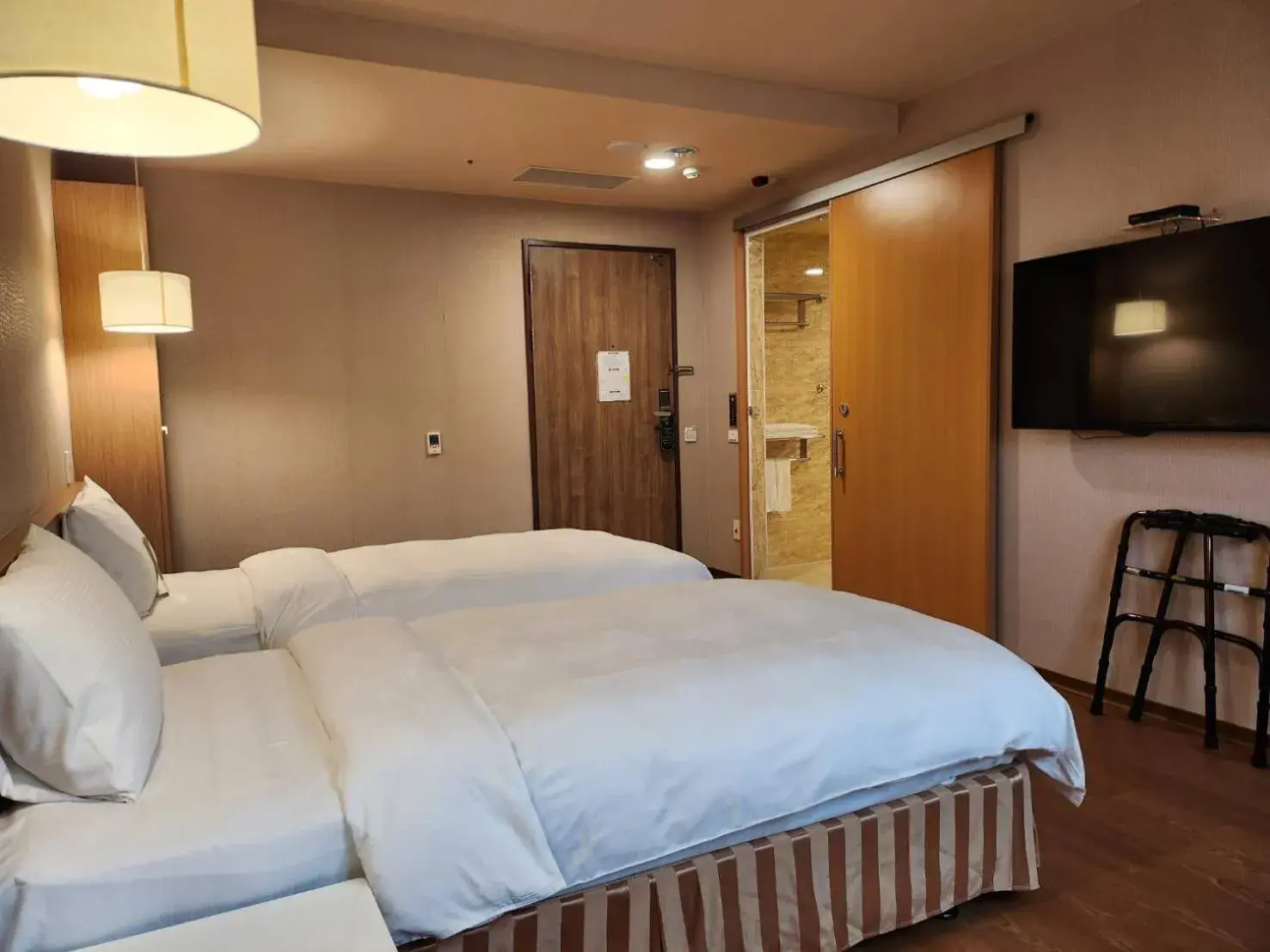 Bed in Kindness Hotel - Kaohsiung Main Station