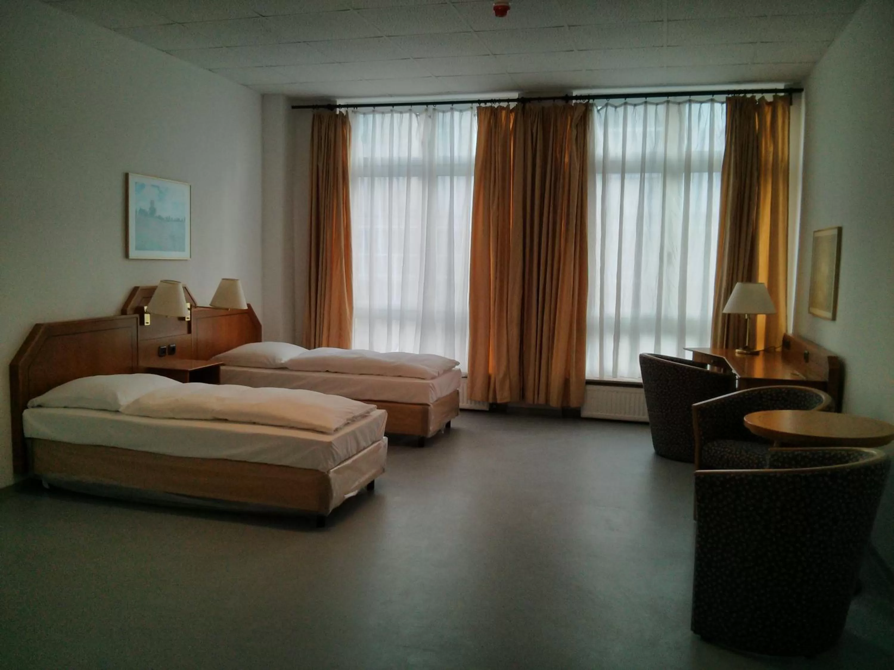 Photo of the whole room, Bed in Willy Hotel Frankfurt
