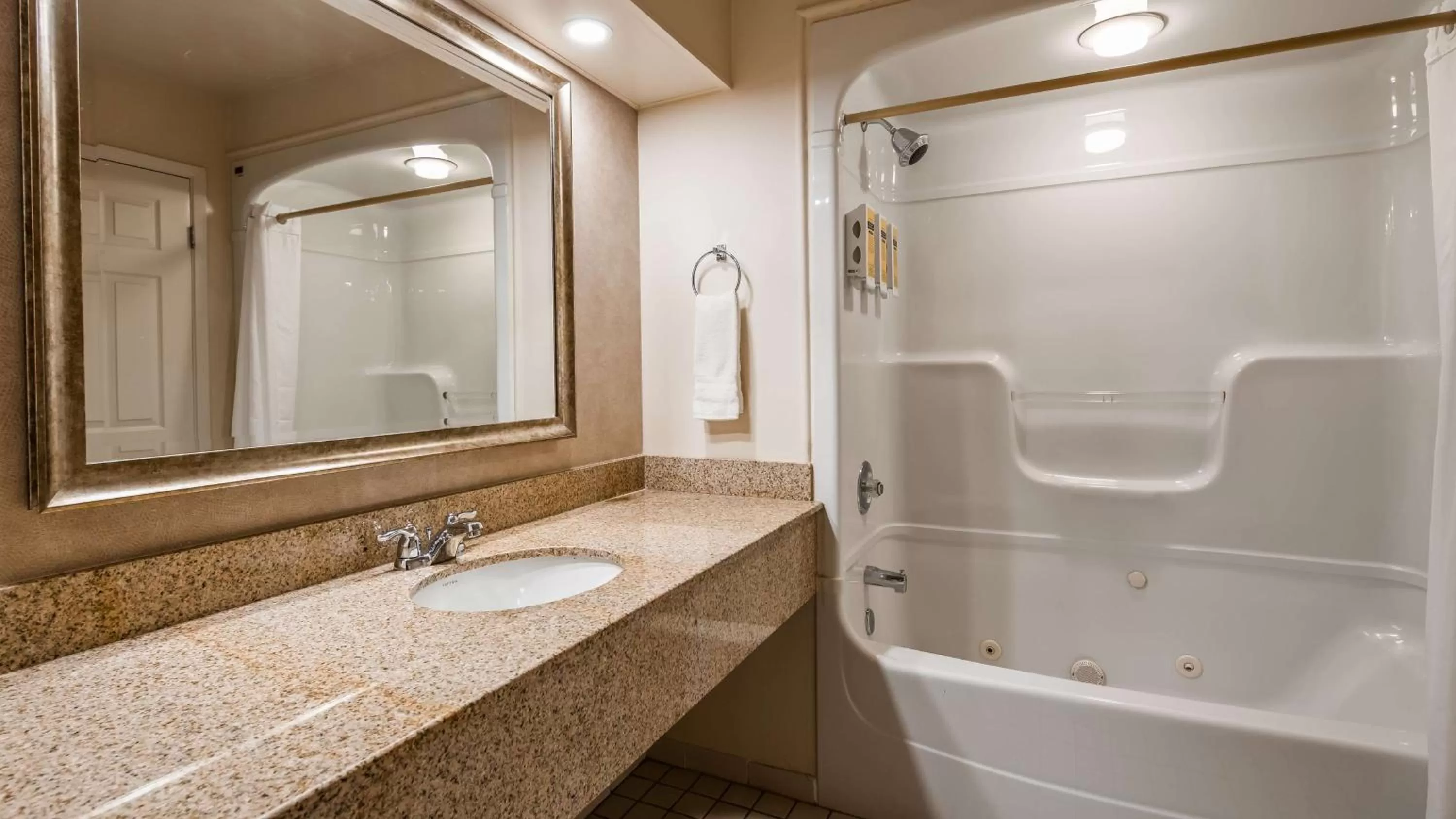 Bathroom in Best Western Plus Cairn Croft Hotel