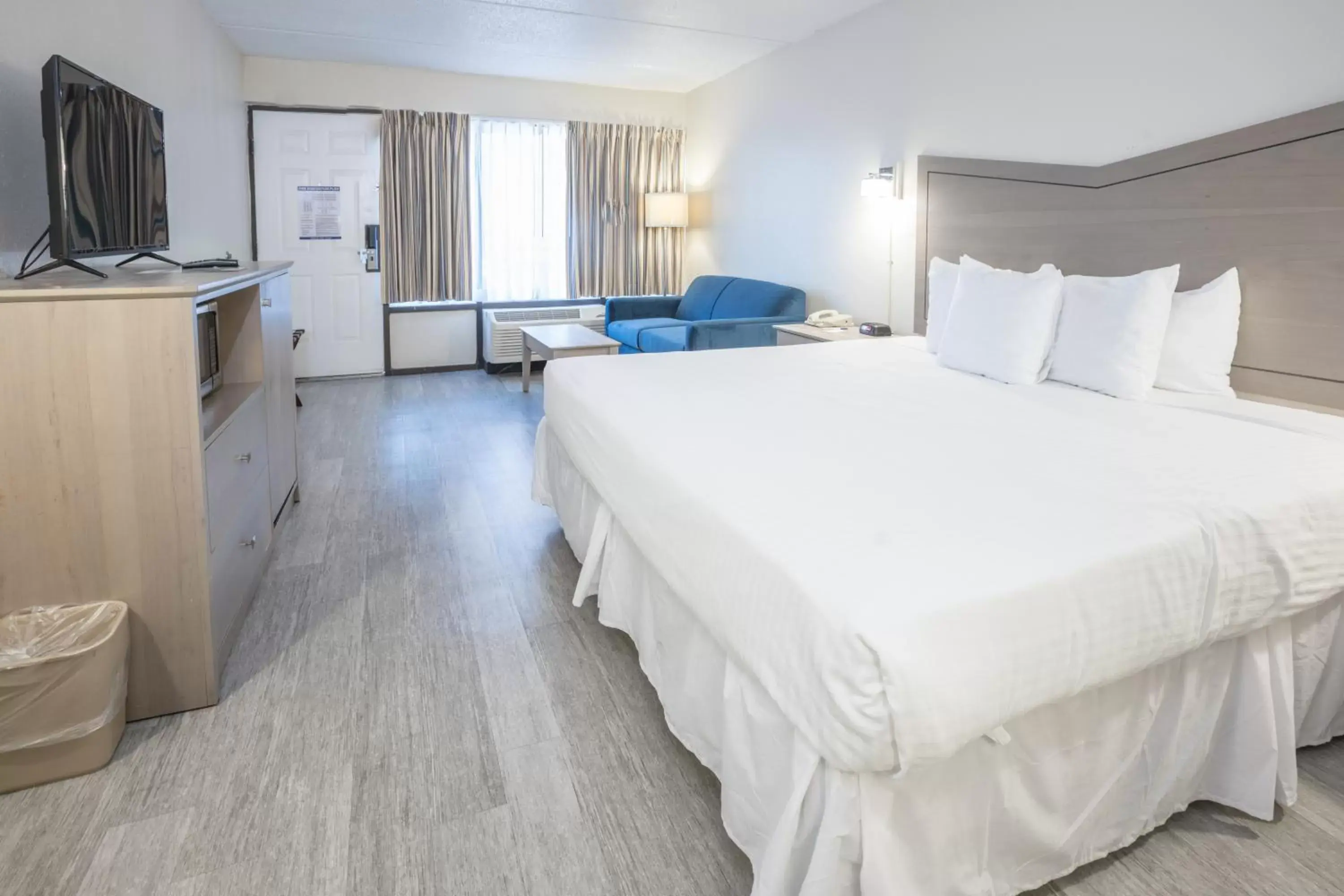 Photo of the whole room, Bed in Ocean Coast Hotel at the Beach Amelia Island