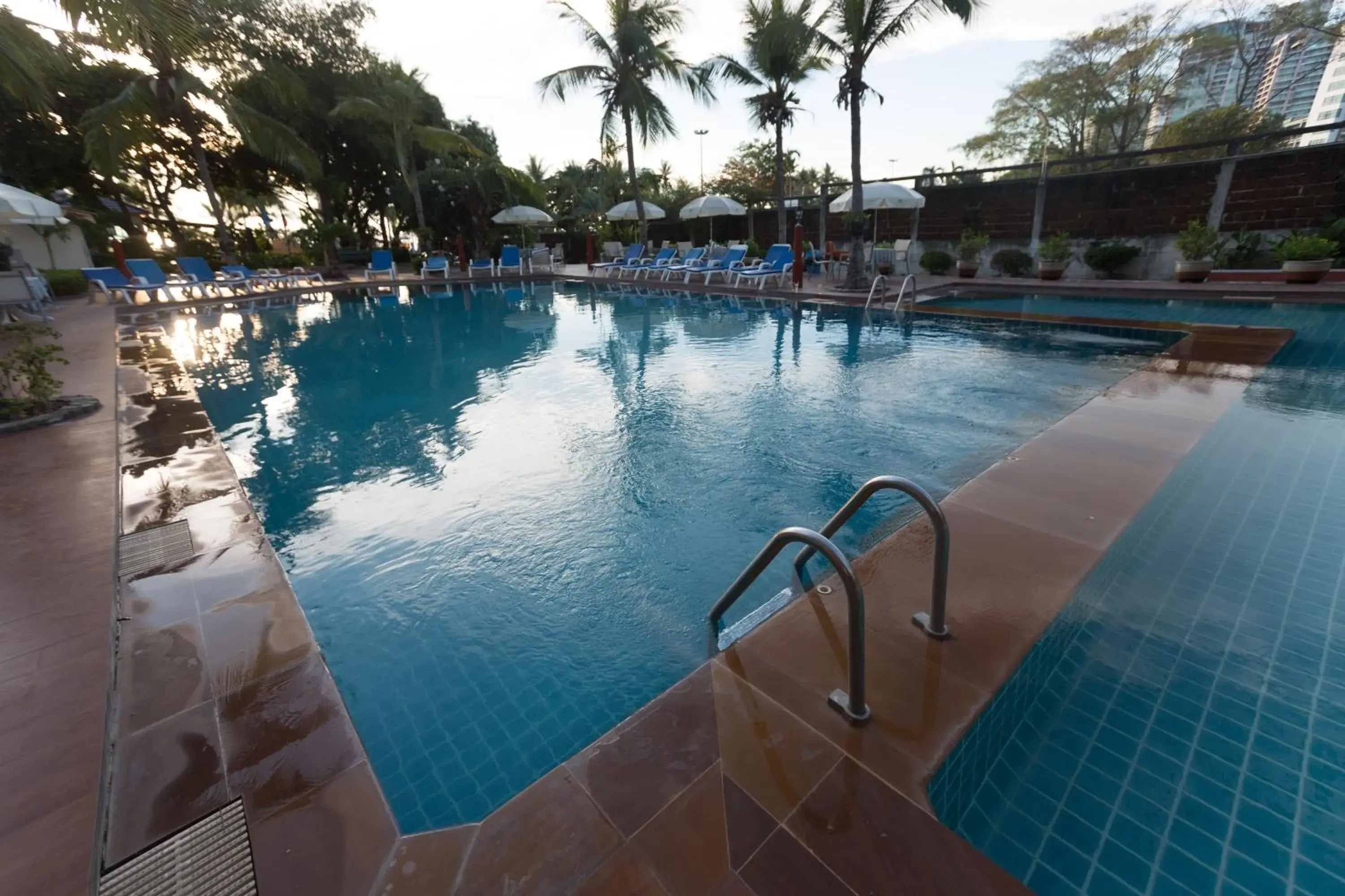 Swimming Pool in Twin Palms Resort Pattaya