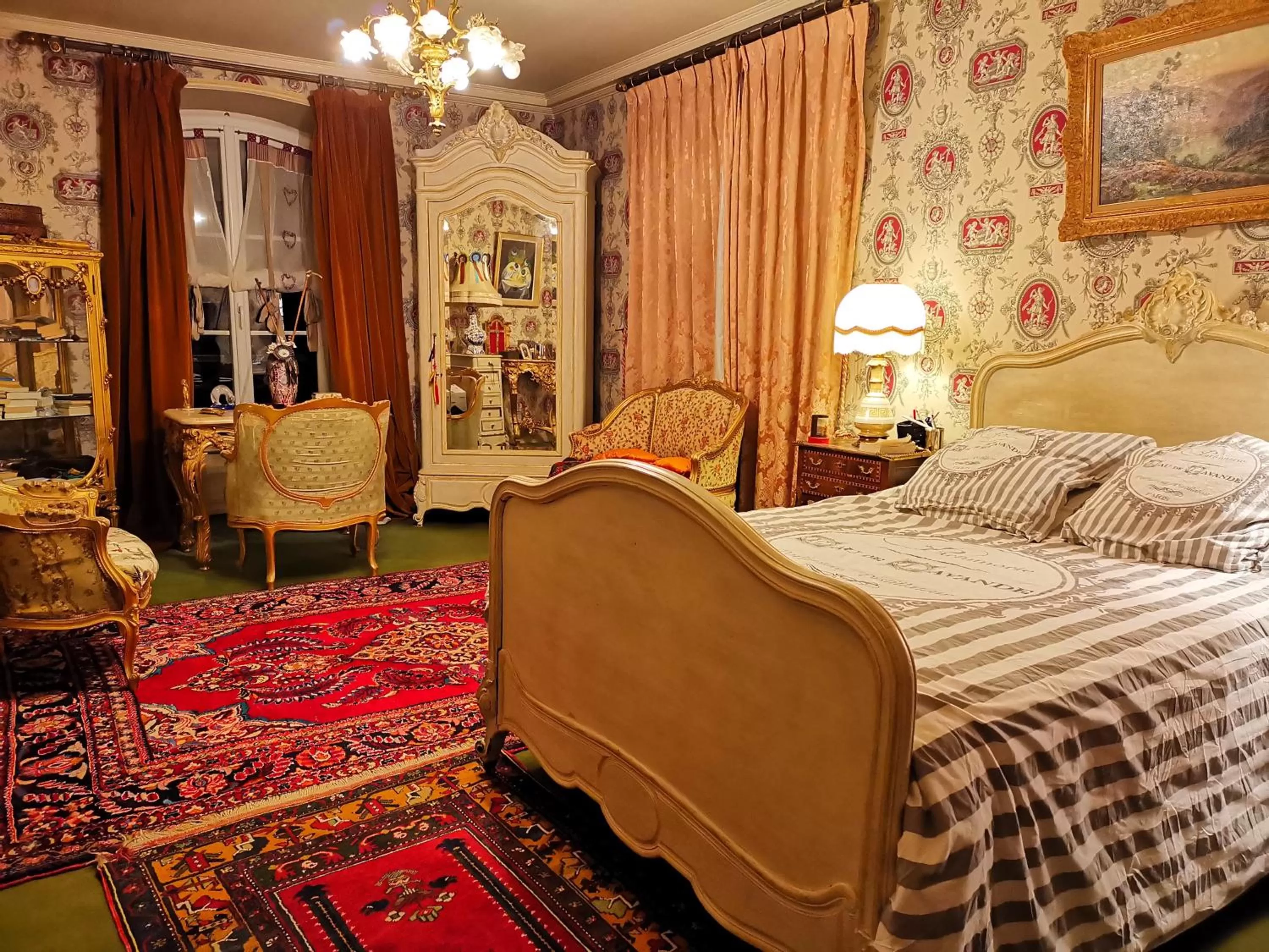 Photo of the whole room, Bed in Le Kino Panorama