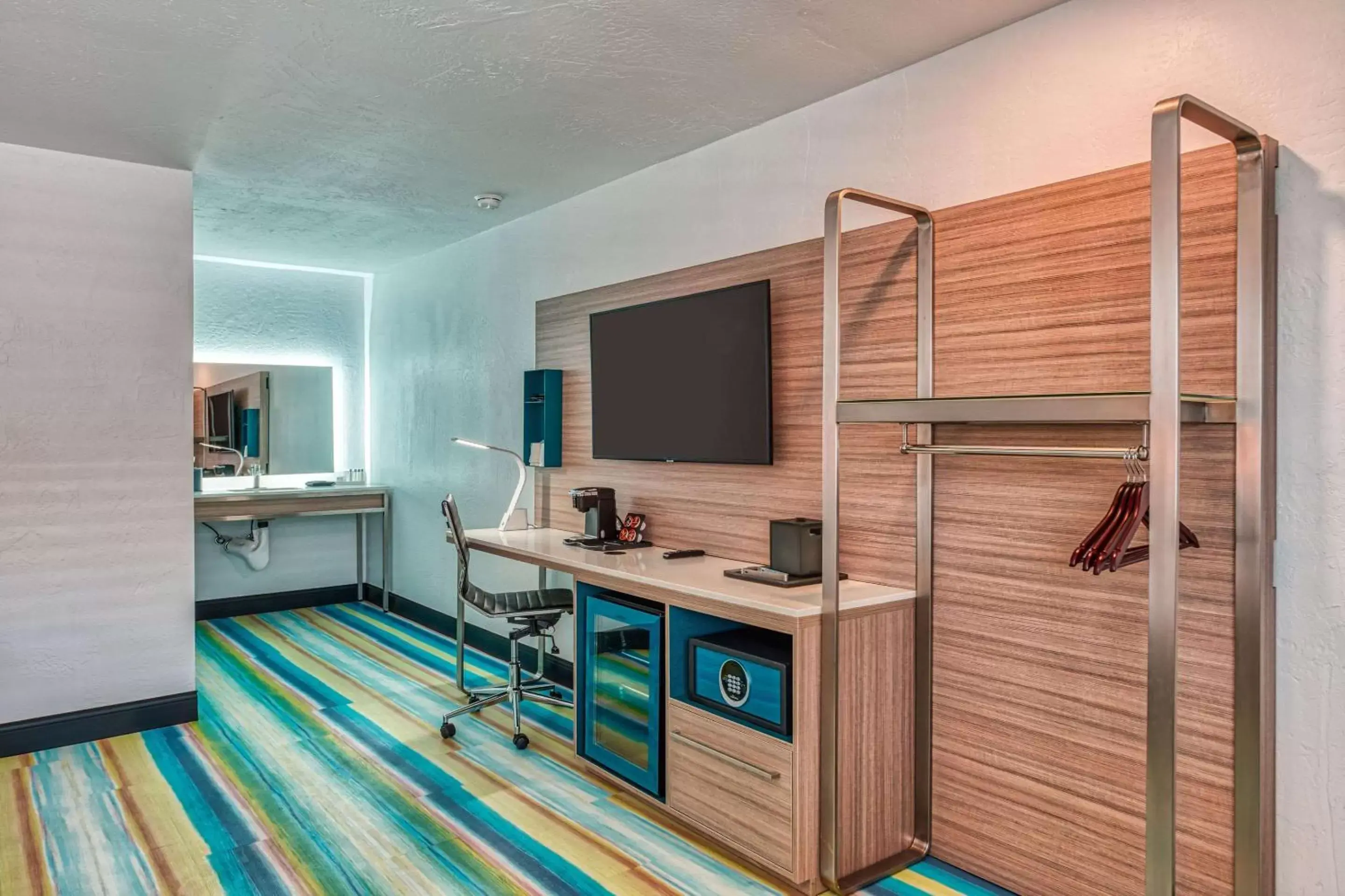 TV and multimedia, TV/Entertainment Center in Casa Via Mar Inn, Ascend Hotel Collection