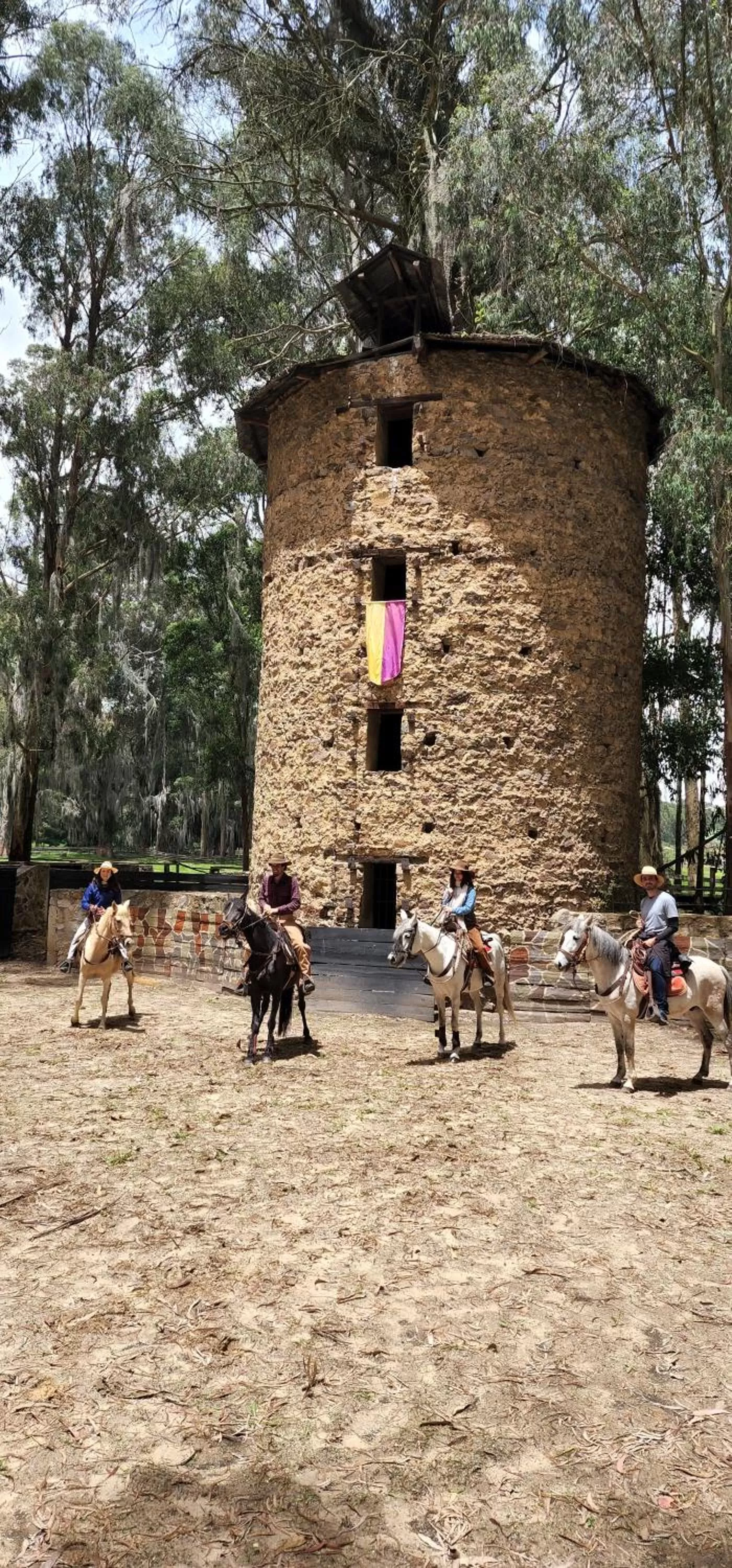 Horse-riding in Hacienda Suescún - 300 Años de Historia