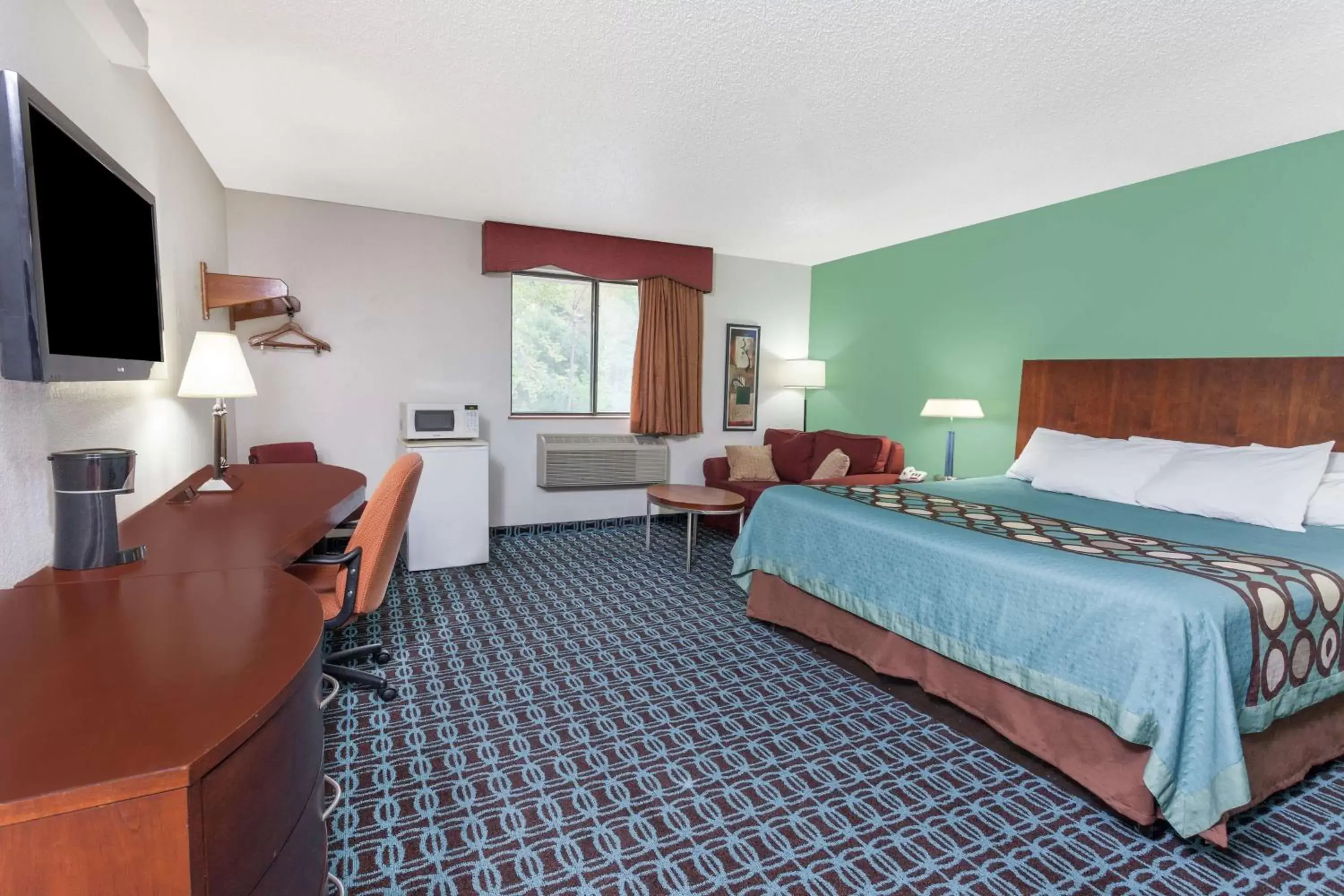 Queen Room - Mobility Access/Non-Smoking in Super 8 by Wyndham Sterling Heights/Detroit Area