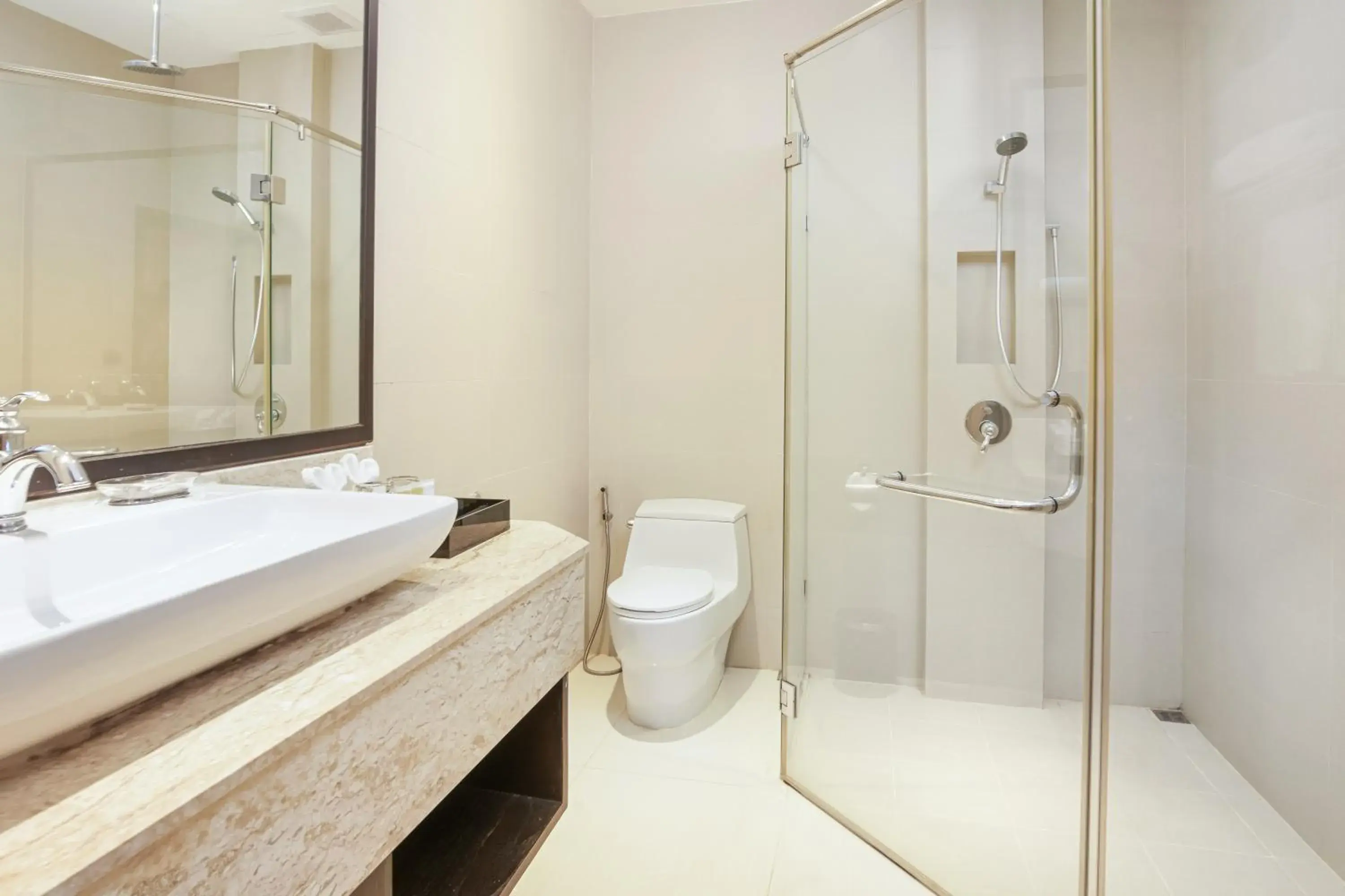 Shower, Bathroom in Grand Palazzo Hotel - SHA Extra Plus