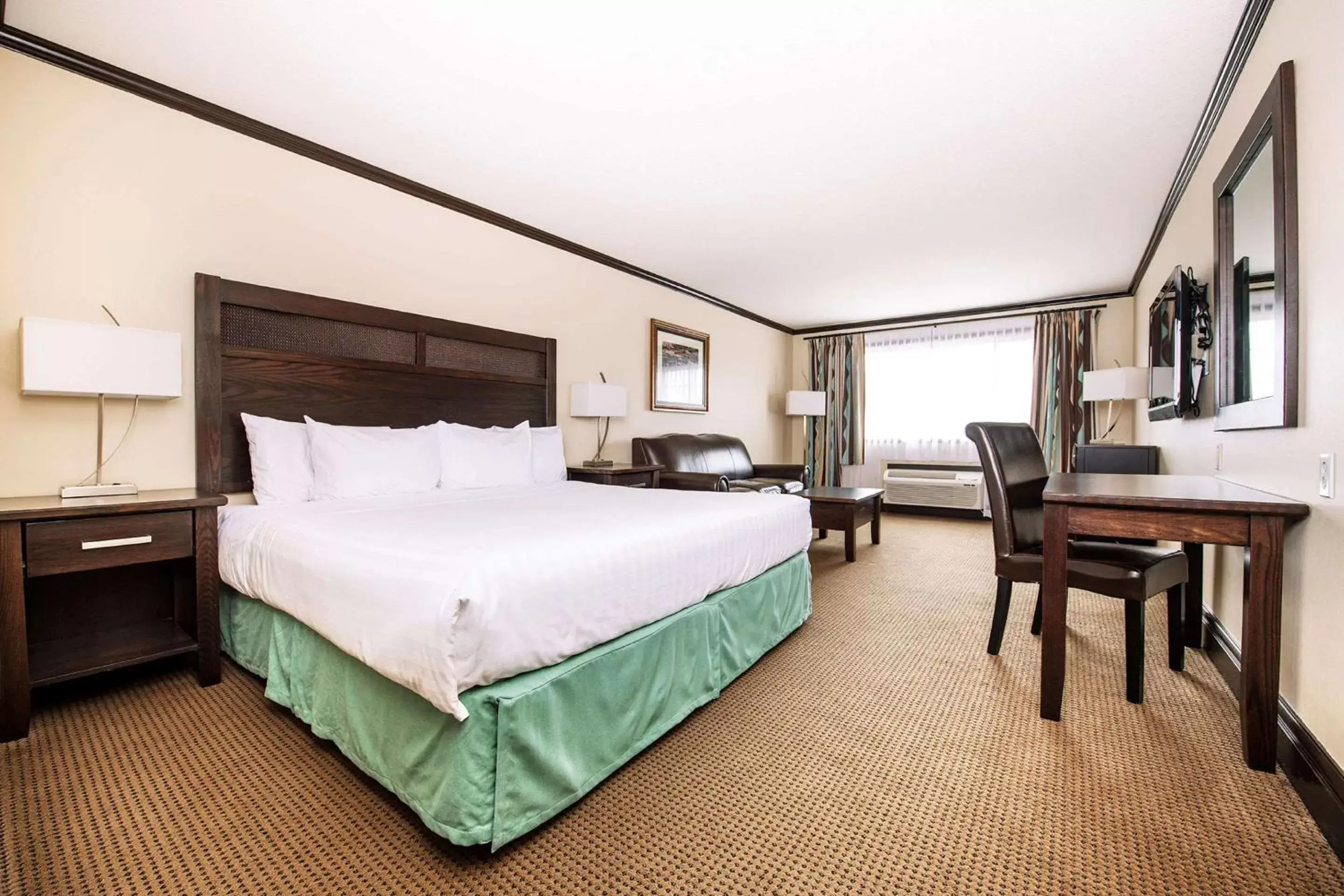 Photo of the whole room, Bed in Prestige Rocky Mountain Resort Cranbrook, WorldHotels Crafted