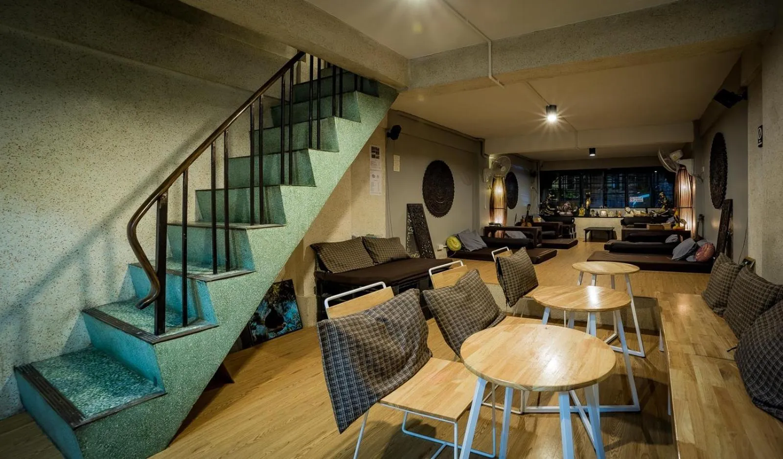 Dining area in Mind Day Hostel Khaosan