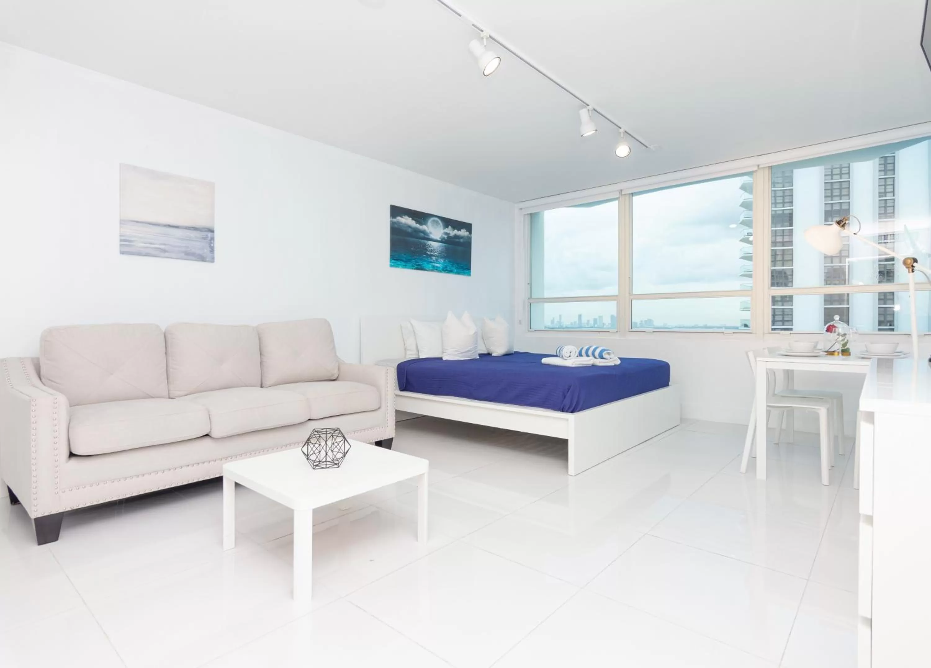 Deluxe Studio in Girasole Apartments