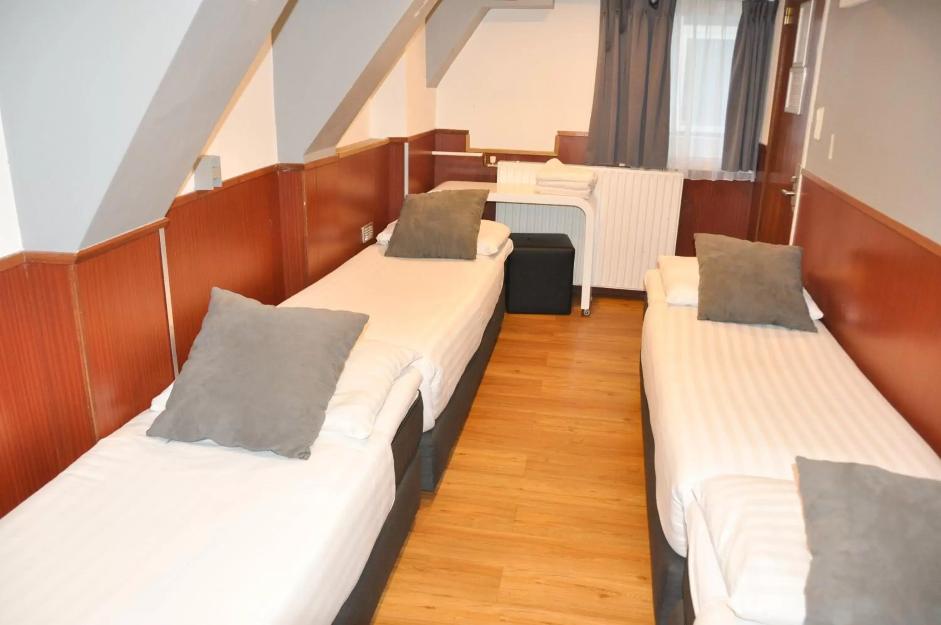 Quadruple Room Single Beds in Travel Hotel Amsterdam