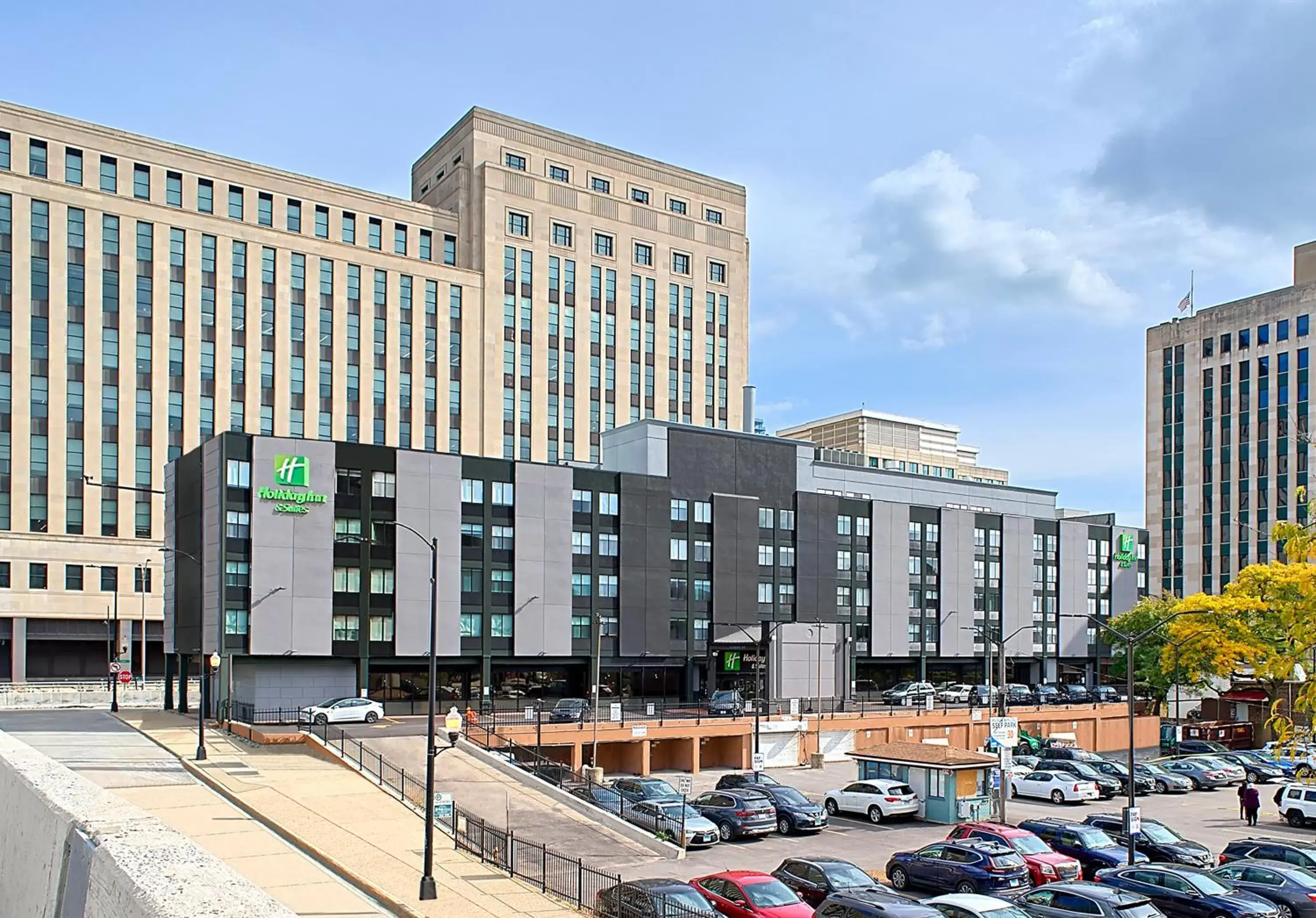 Property Building in Holiday Inn Hotel & Suites Chicago - Downtown, an IHG Hotel