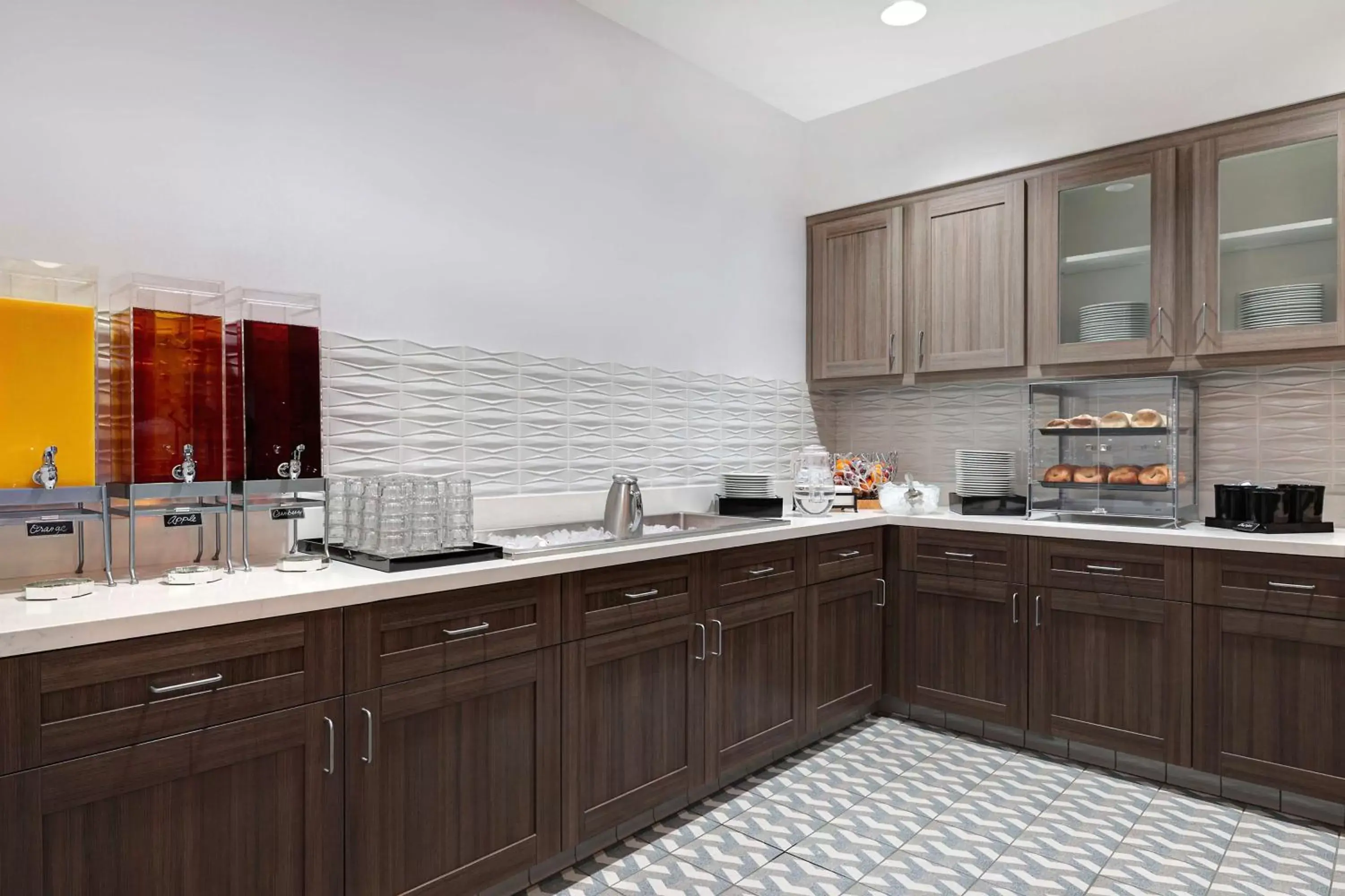 Breakfast, Kitchen/Kitchenette in Homewood Suites By Hilton Santa Clarita/Valencia, Ca