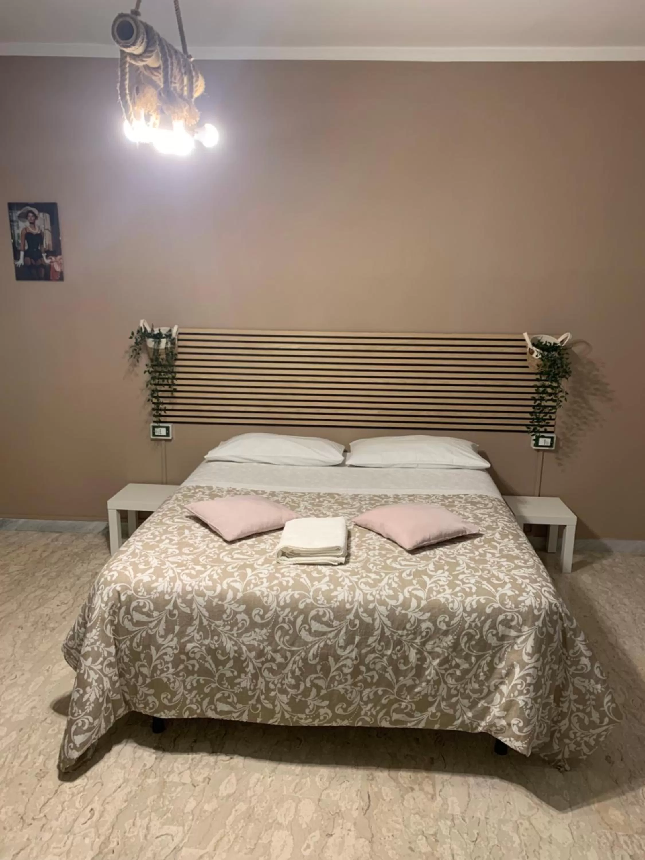 Bed in Neapolis center2