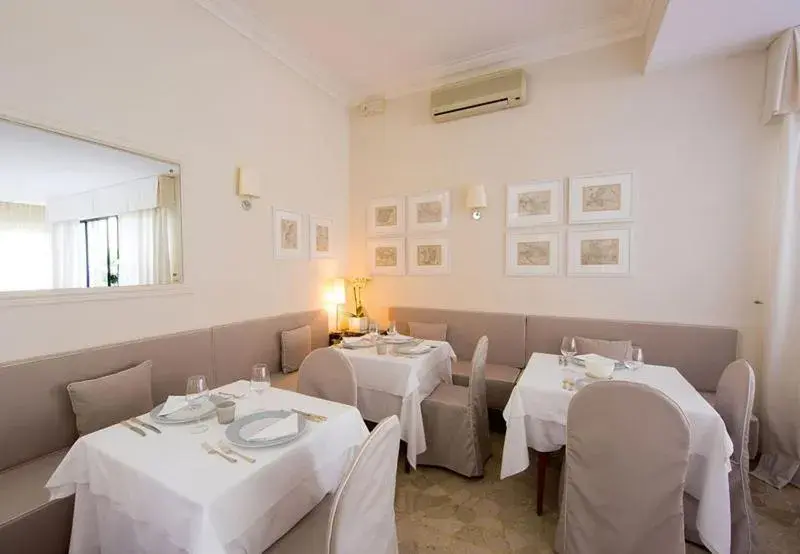 Banquet/Function facilities, Restaurant/Places to Eat in Hotel Plaza Esplanade