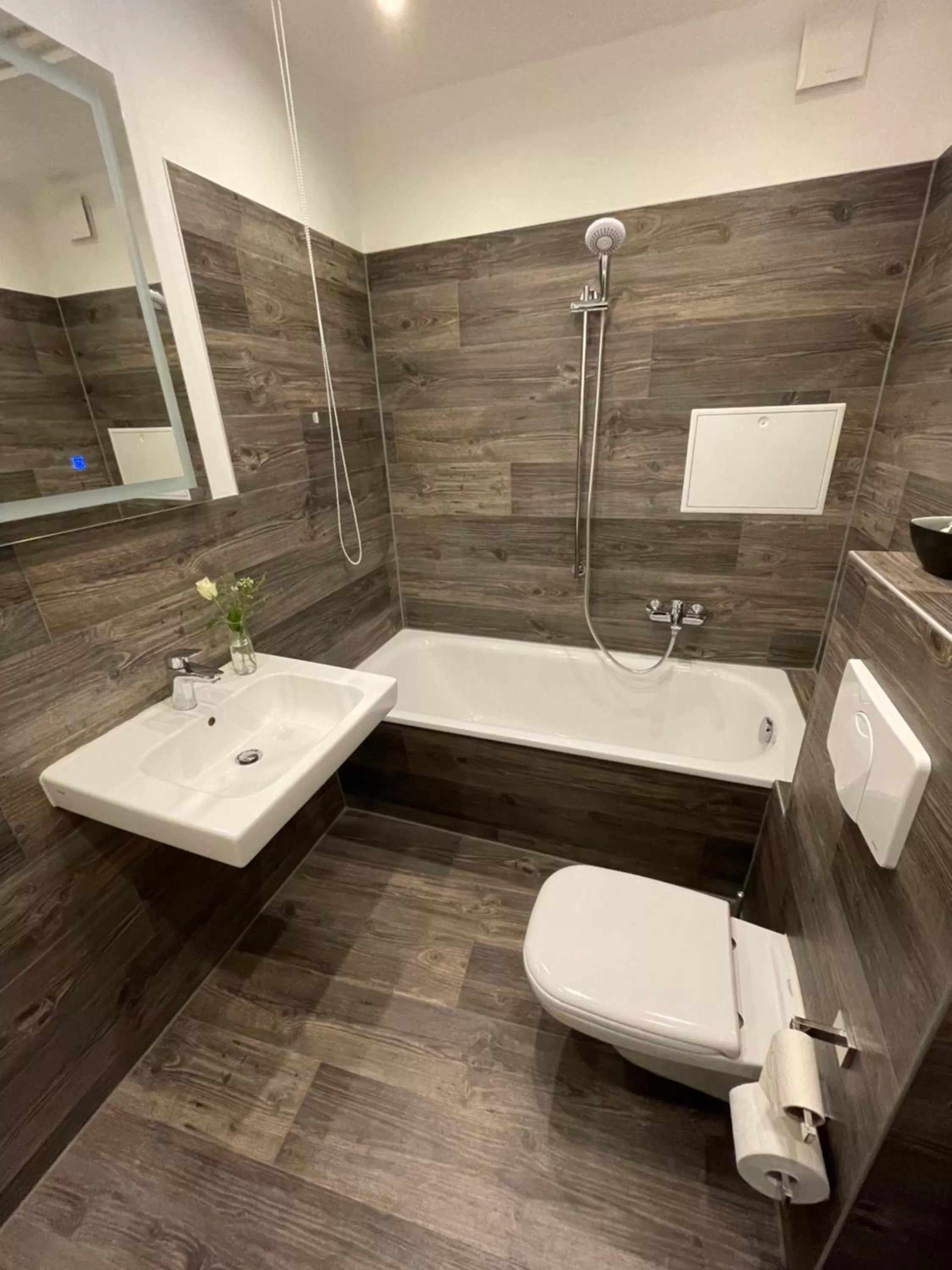 Bathroom in "Zur Altstadt - Am Fuße der Osterburg" Gaststätte, Pension, FEWO