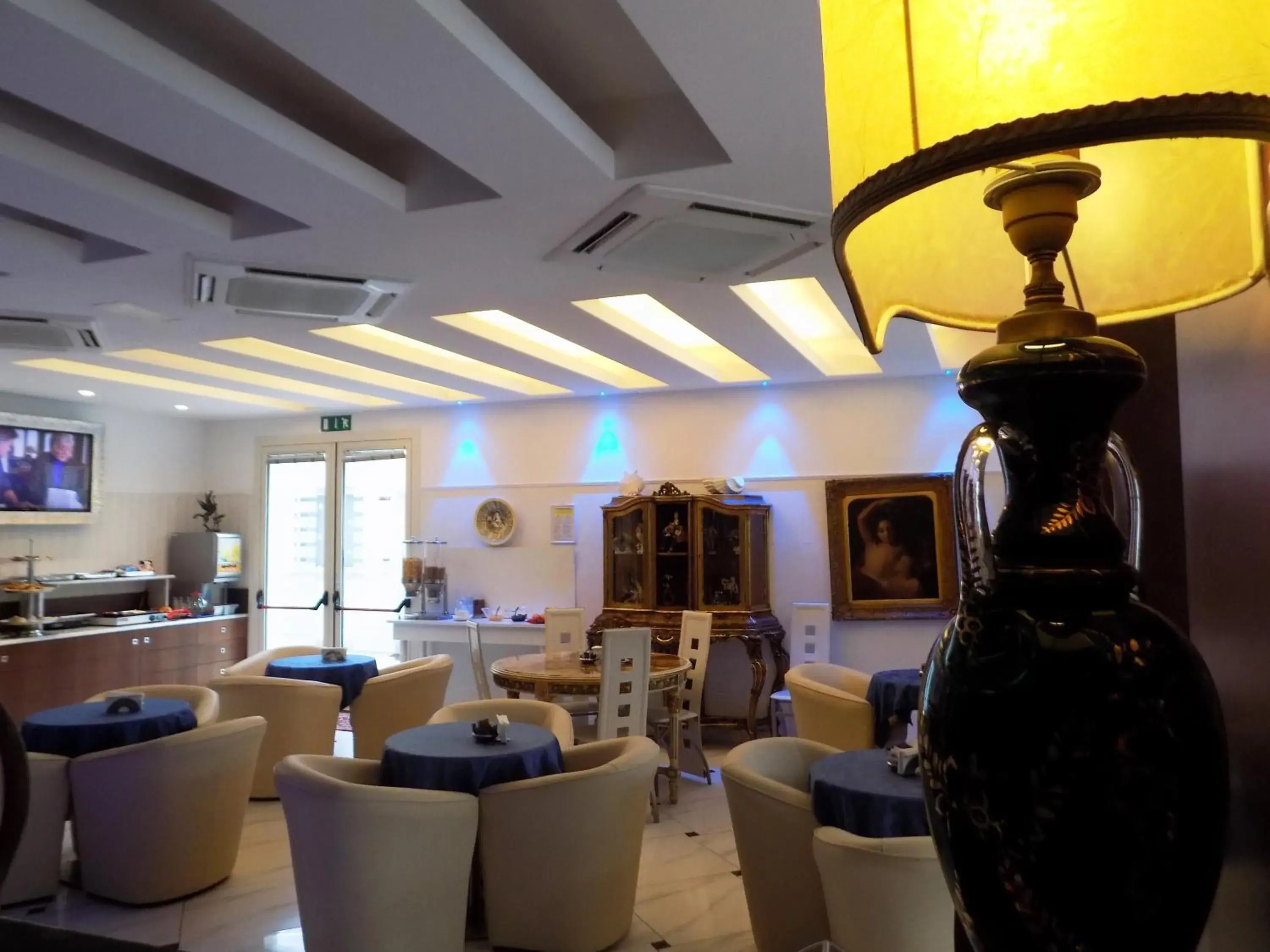 Lobby or reception, Lounge/Bar in Hotel Residence Villa Del Mare
