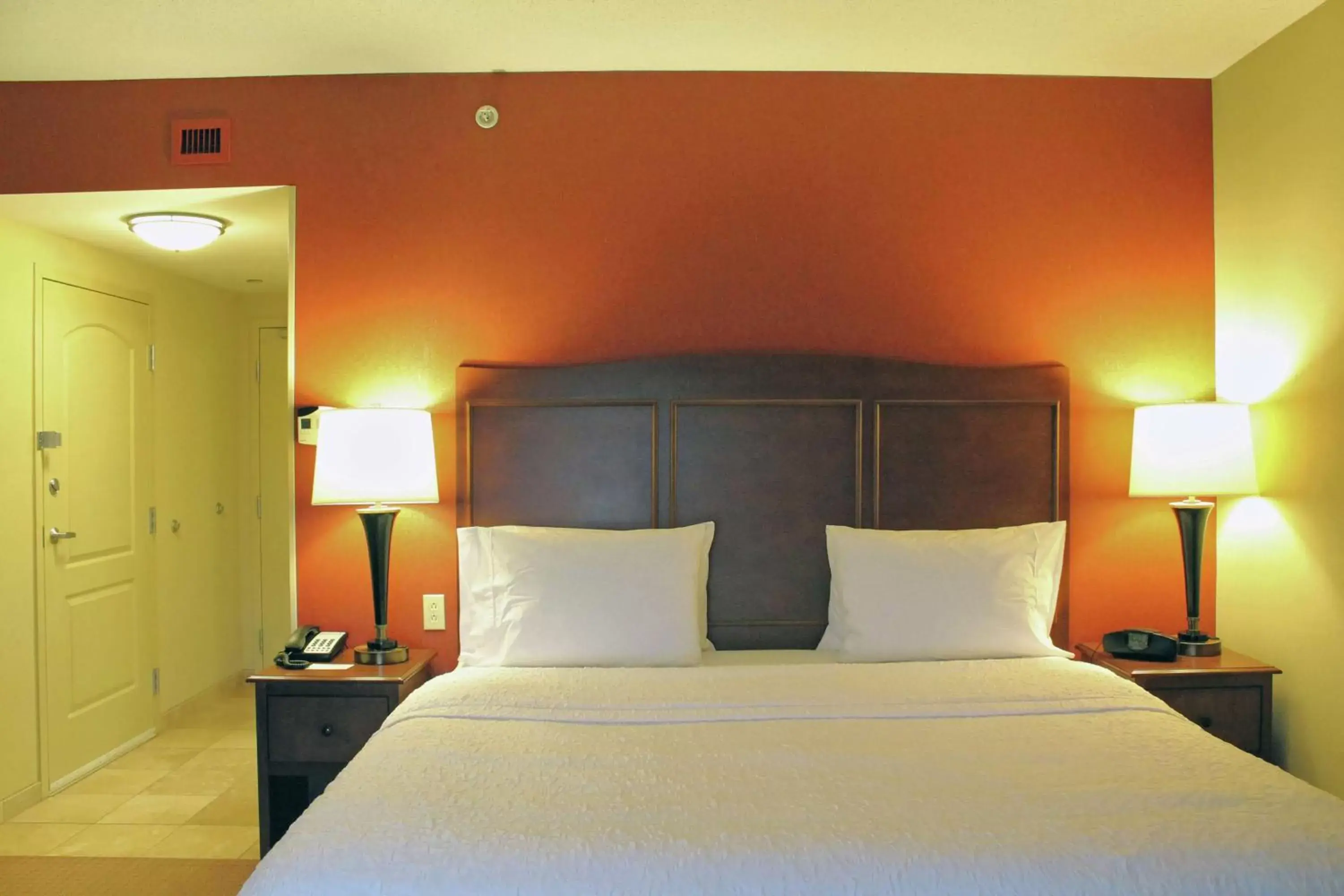 Photo of the whole room, Bed in Hampton Inn & Suites - Saint Louis South Interstate 55