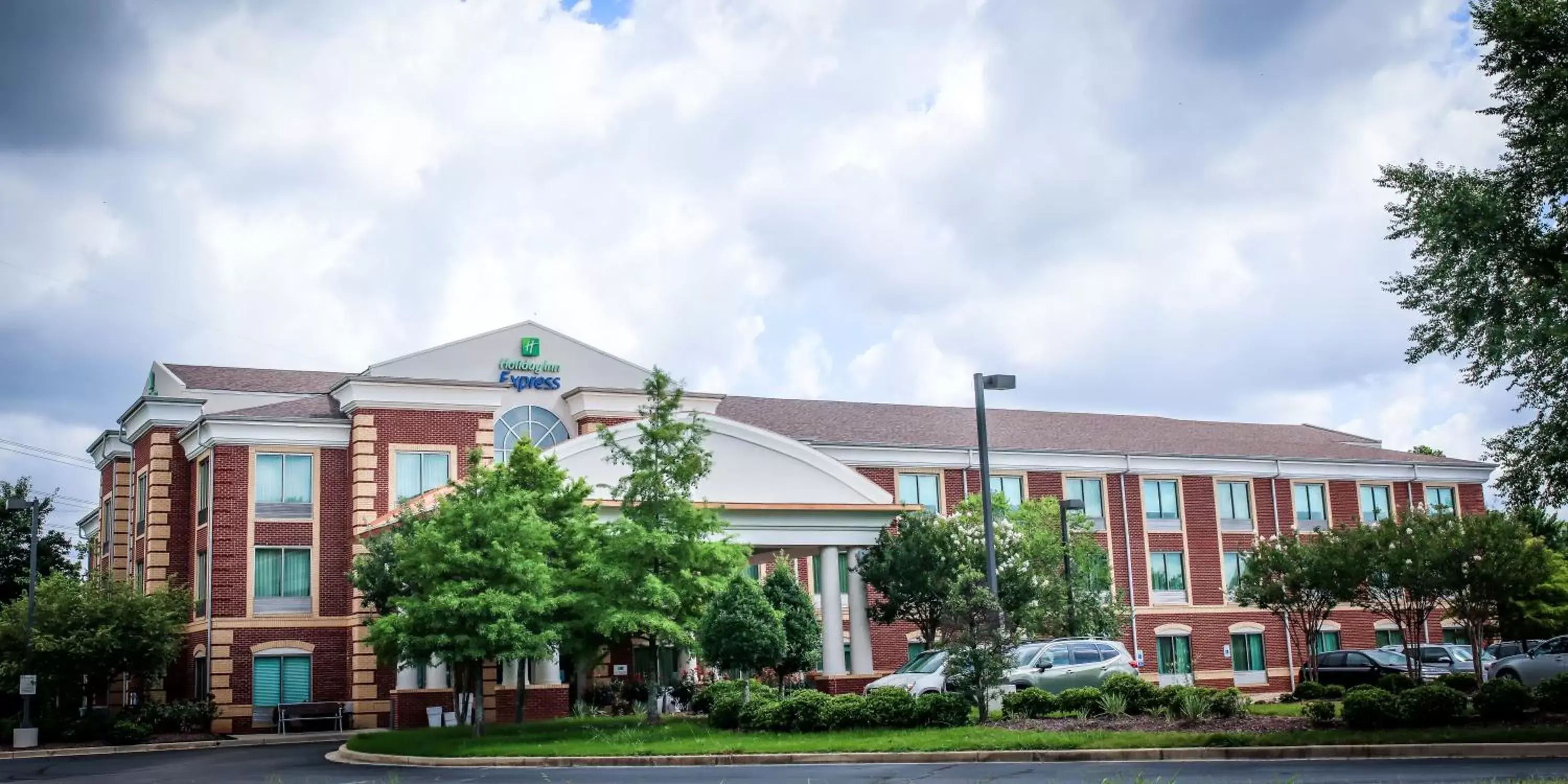 Property Building in Holiday Inn Express Hotel & Suites Memphis/Germantown, an IHG Hotel