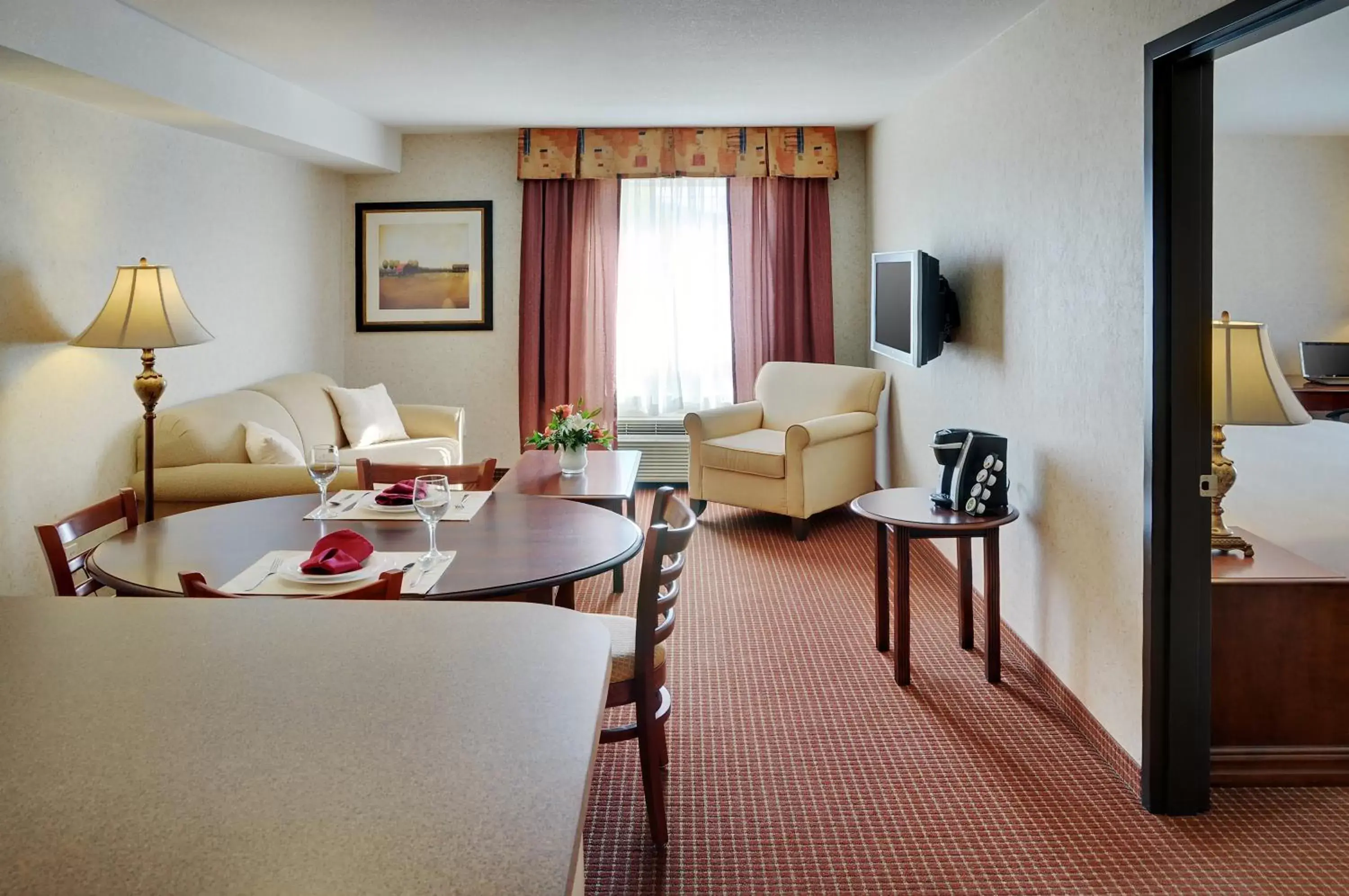 Day, Seating Area in Pomeroy Inn and Suites Dawson Creek