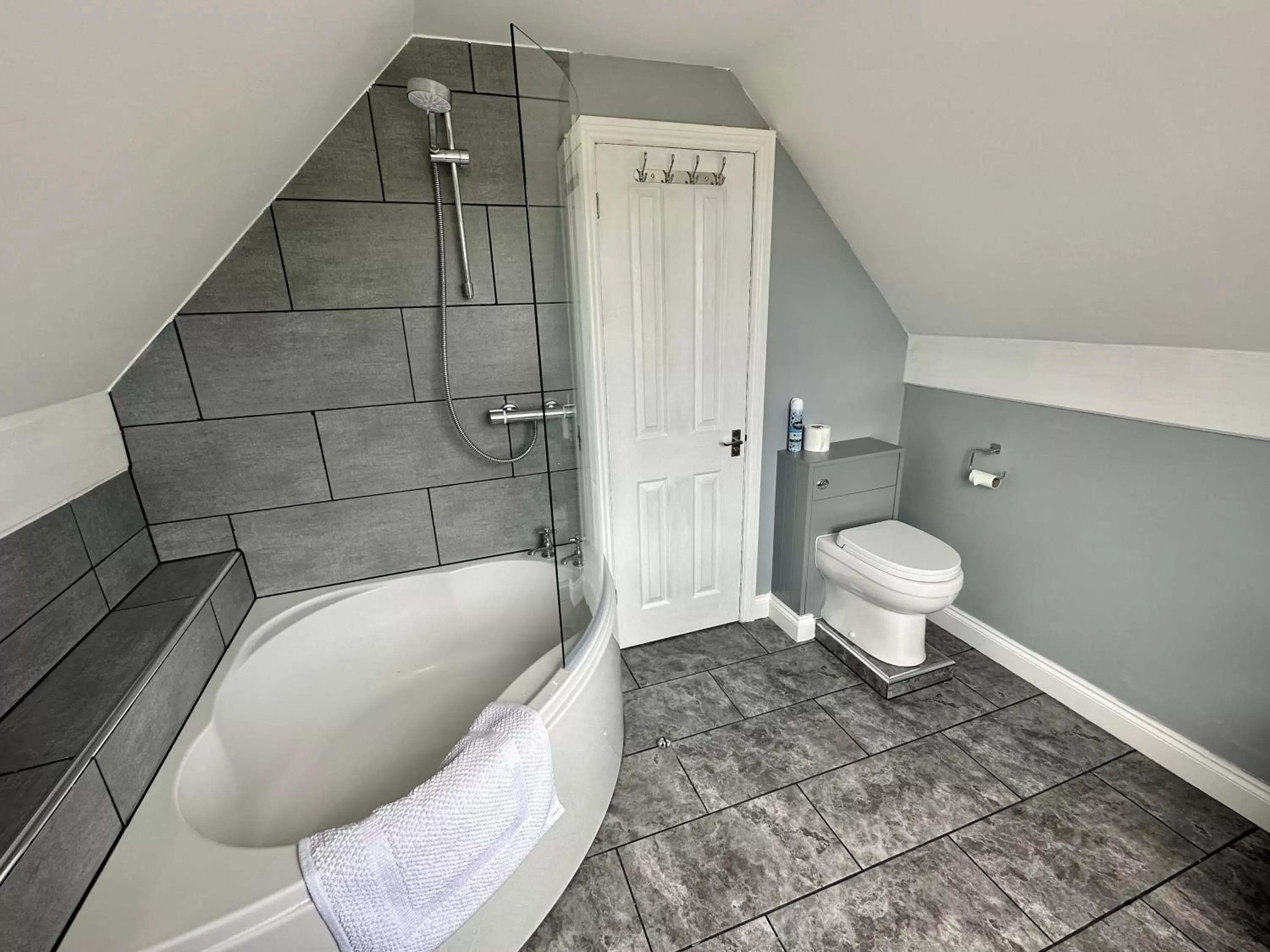 Bathroom in The Fylingdales Inn