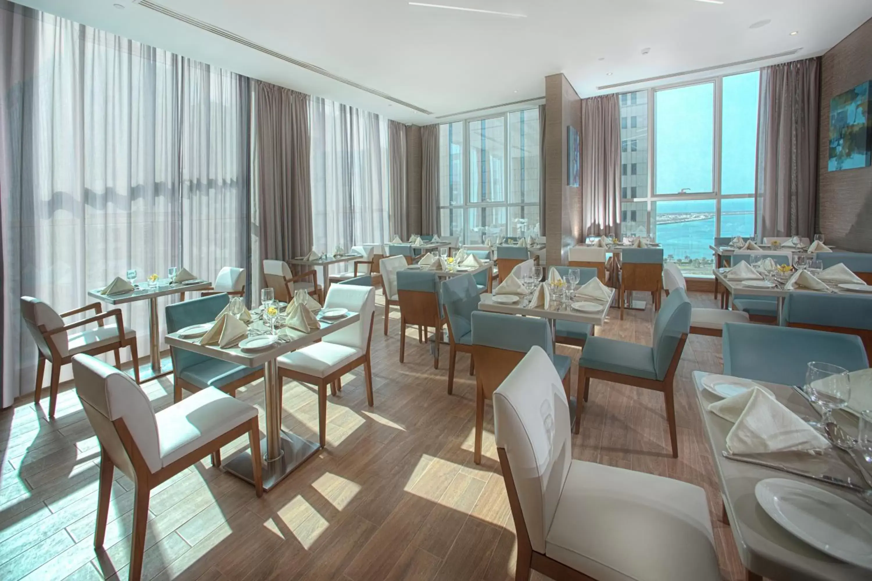 Dining area, Restaurant/Places to Eat in TRYP by Wyndham Abu Dhabi City Center