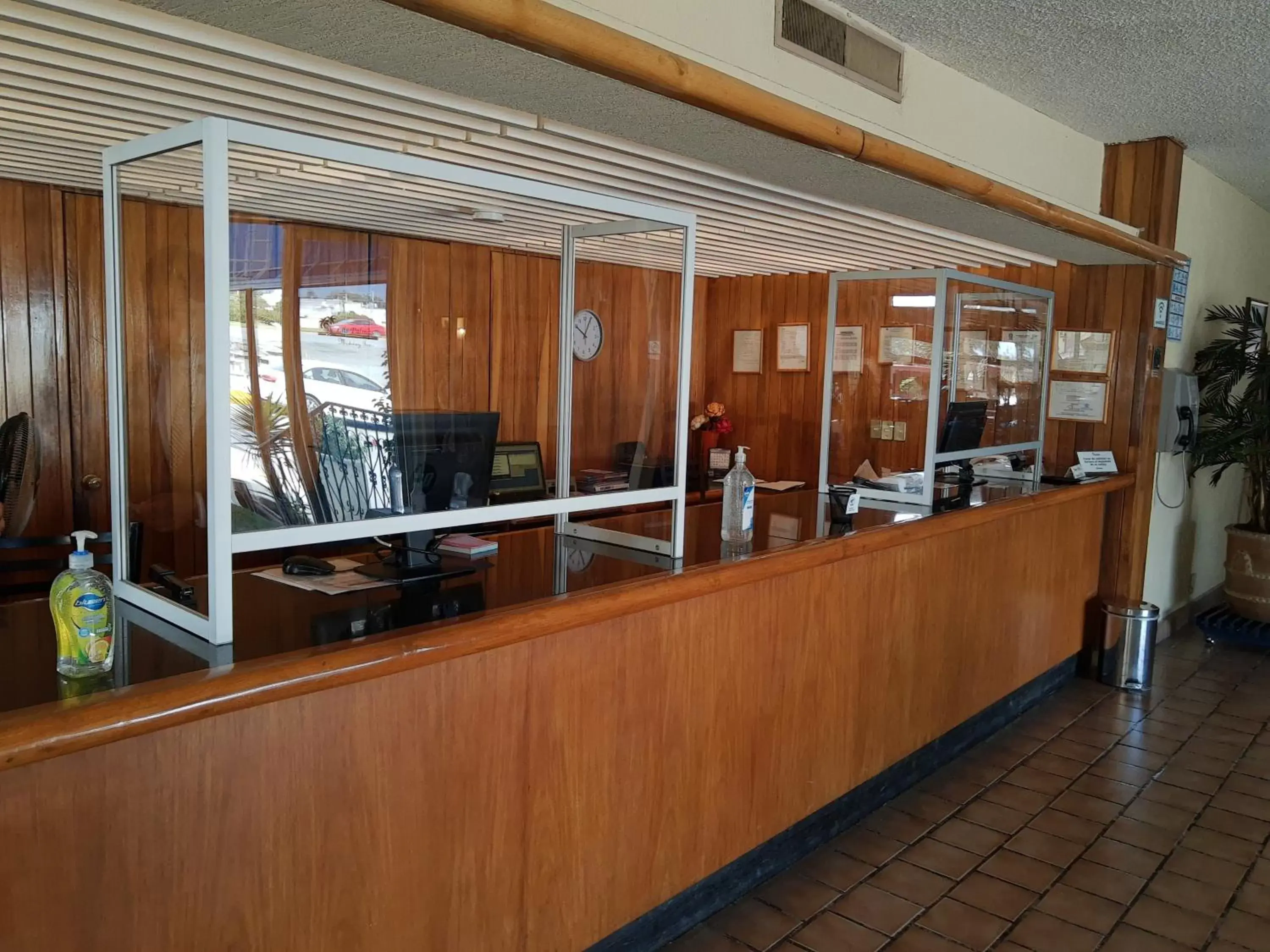 Lobby or reception in Hotel Las Palmas Midway Inn