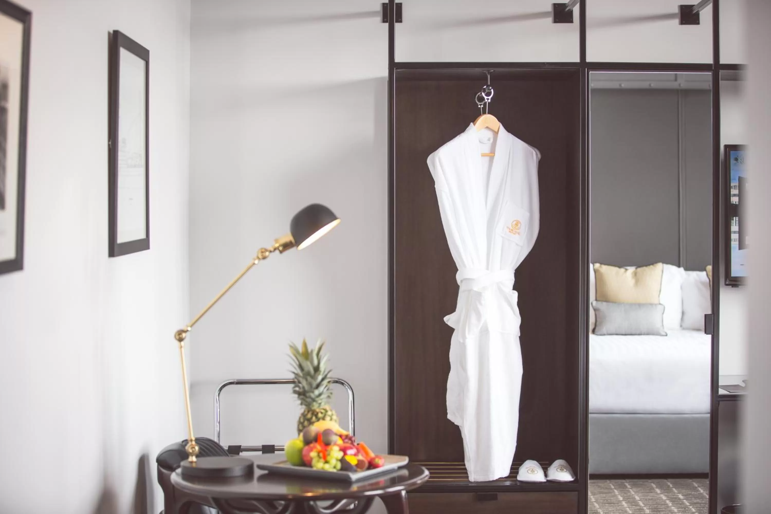 Living room, Bed in Titanic Hotel Belfast