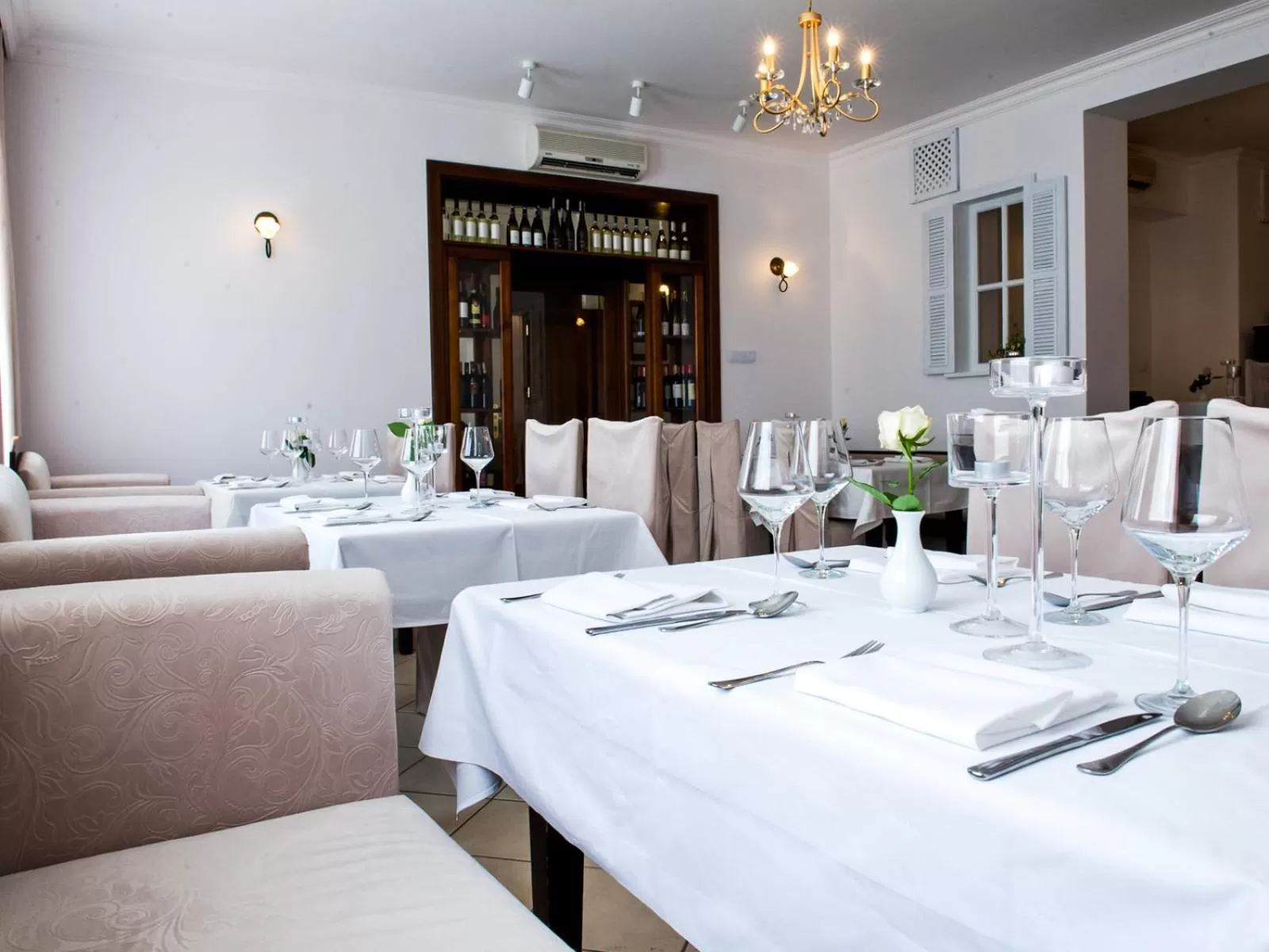 Restaurant/places to eat in Hotel Koloseum