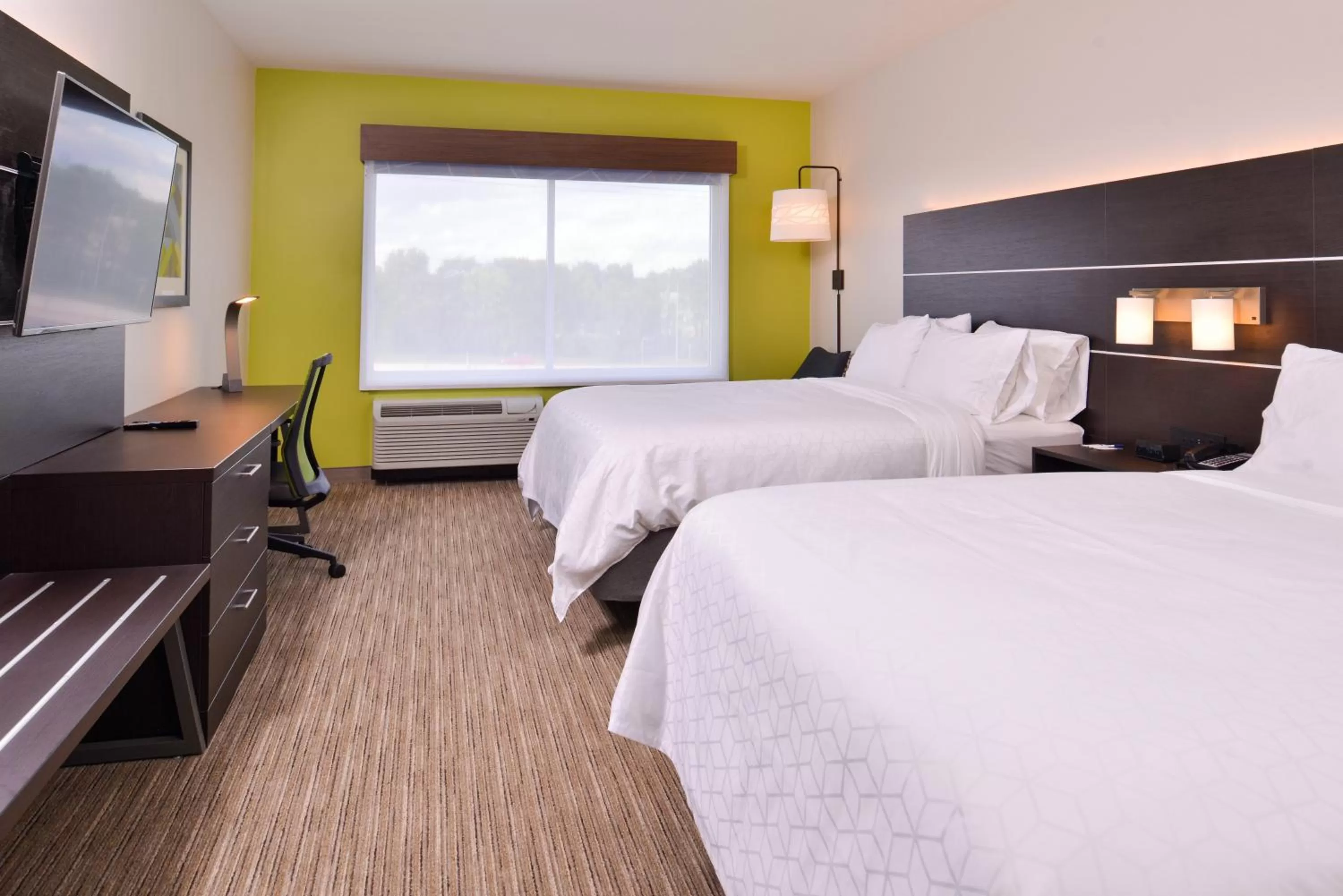 Photo of the whole room, Bed in Holiday Inn Express & Suites - Mall of America - MSP Airport by IHG