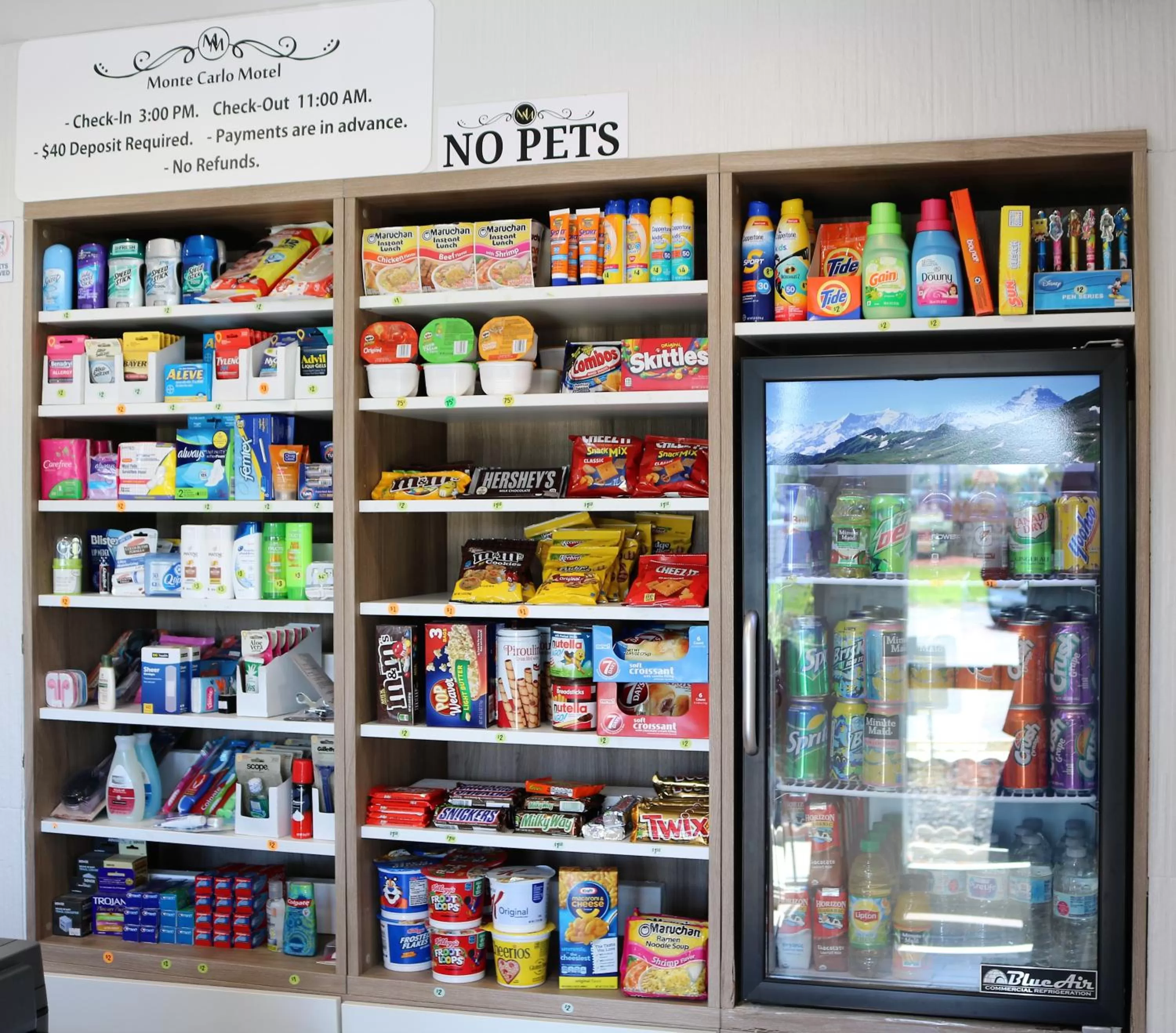 On-site shops in Monte Carlo Inn- Near Disney