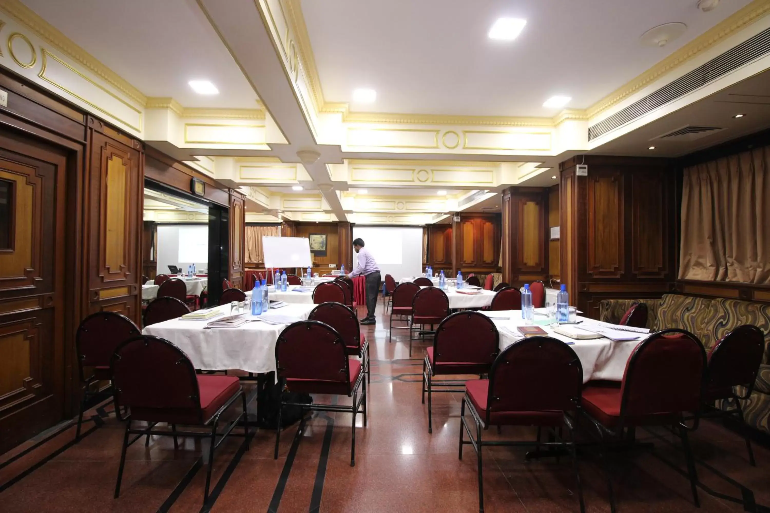 Buffet breakfast, Banquet Facilities in Hotel Park View, Mumbai