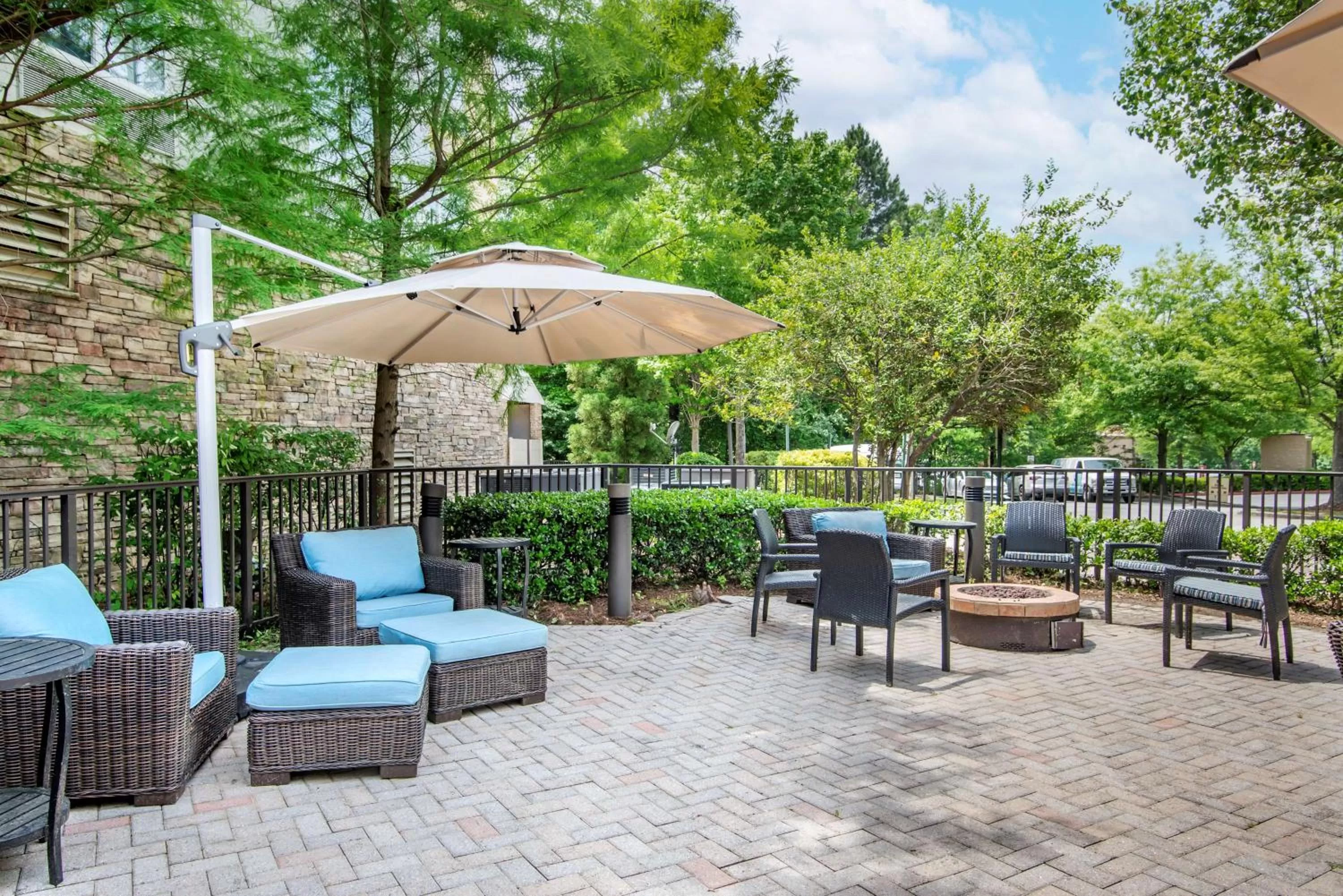 Patio in Hilton Garden Inn Atlanta Northeast/Gwinnett Sugarloaf